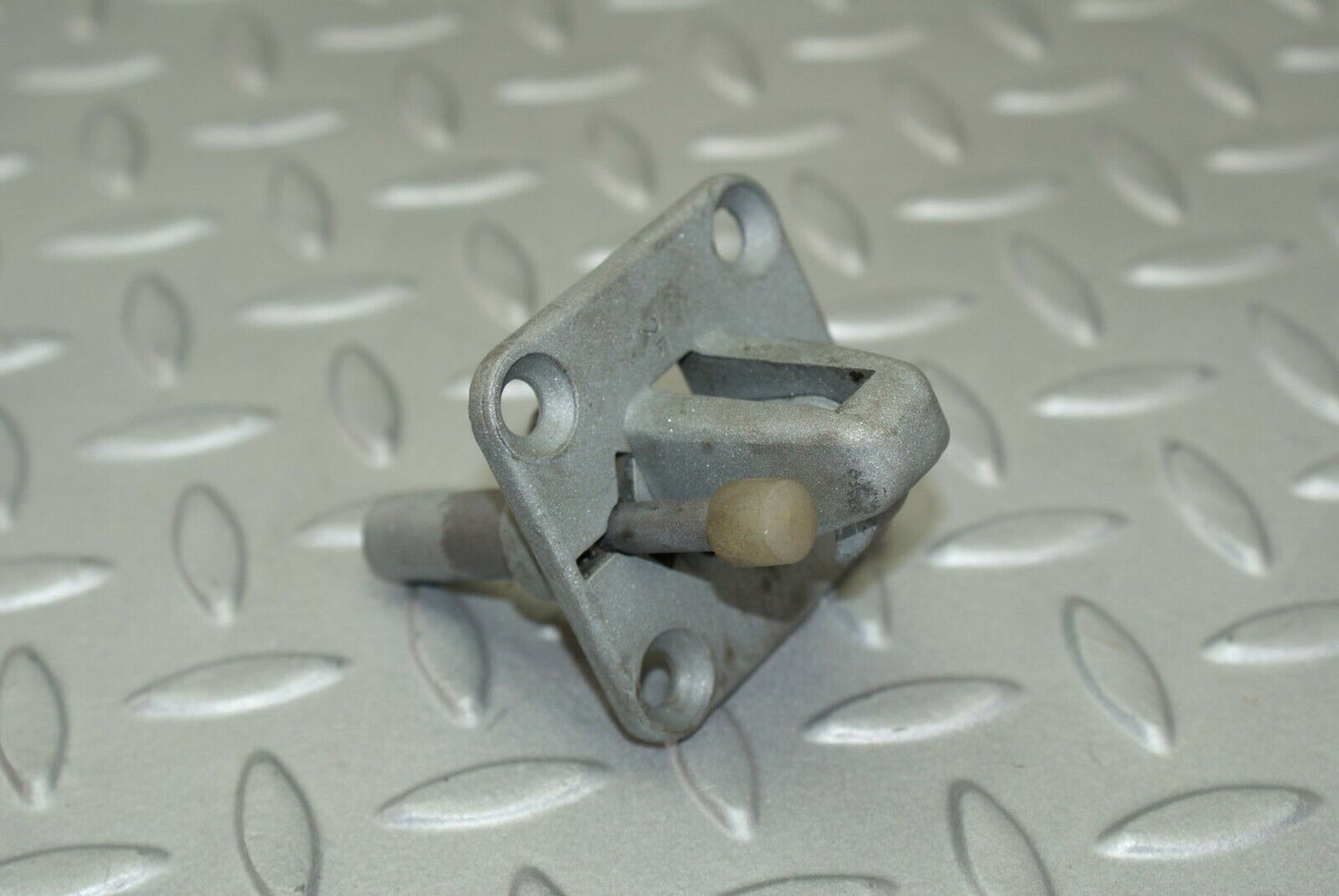 3211 Mercedes-Benz W115 220D Bonnet Lock Latch
