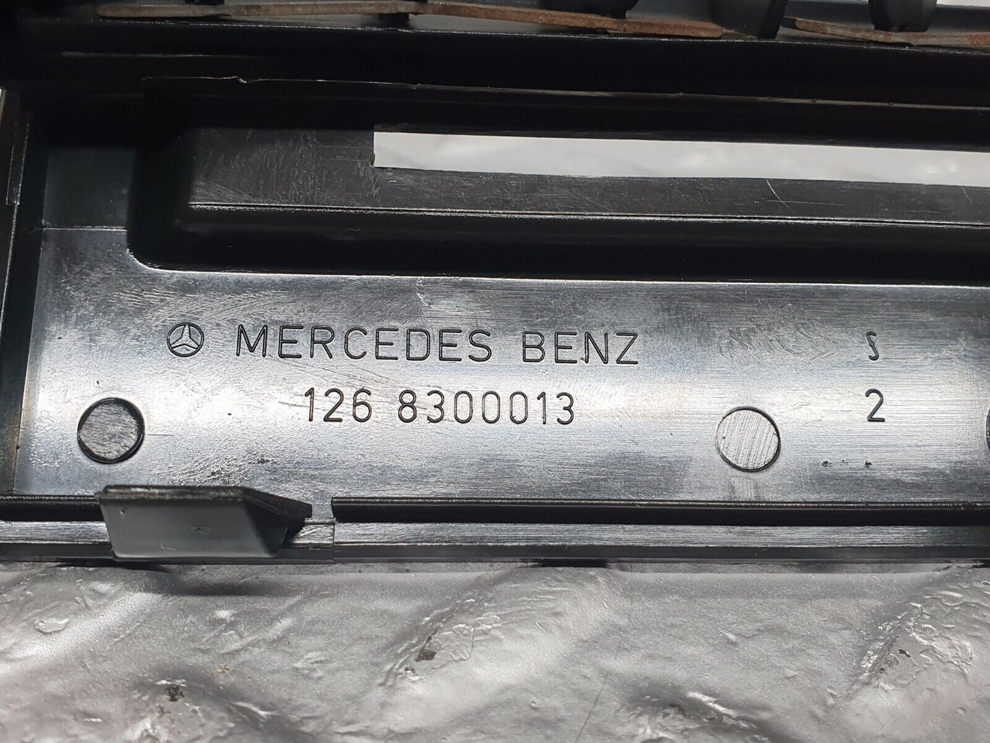 43679 Mercedes-Benz C126 380SEC Coupe Centre Console Air Vent 1268300013