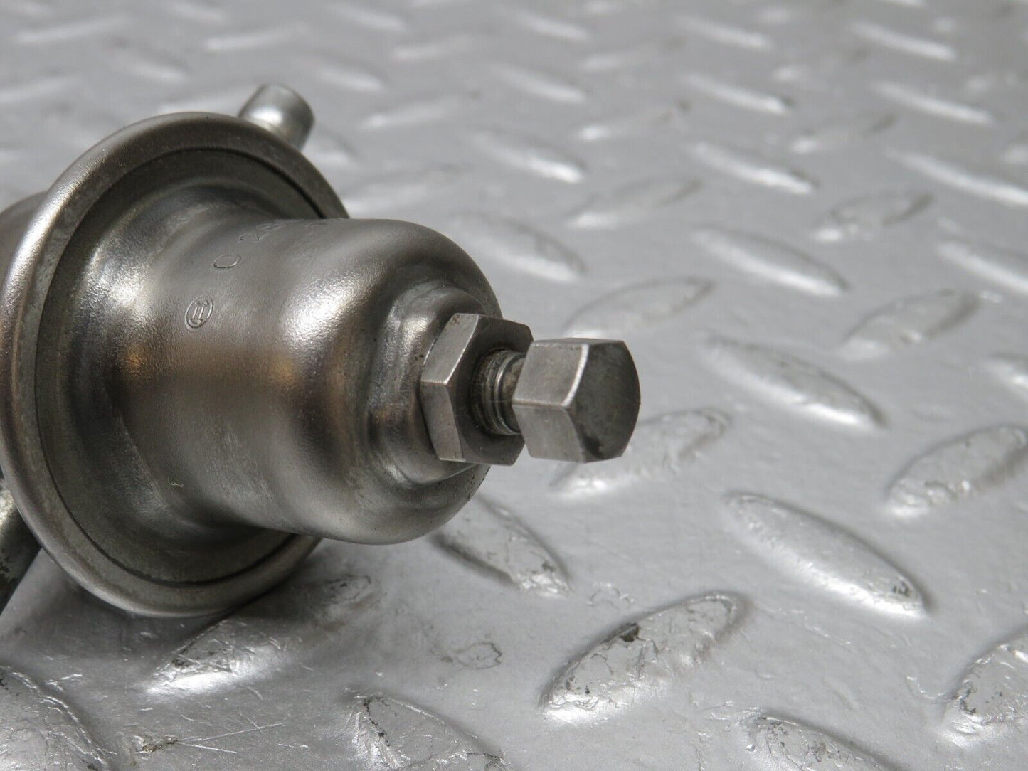32820 Mercedes-Benz C107 R107 350 V8 Fuel Pressure Regulator Bosch 0280161001