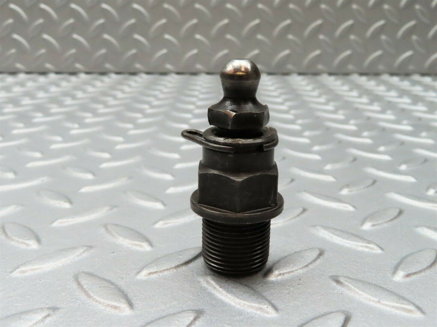 3550 Mercedes-Benz W108 280SE Ball Studs For Rocker Arm Mounting (Timing)