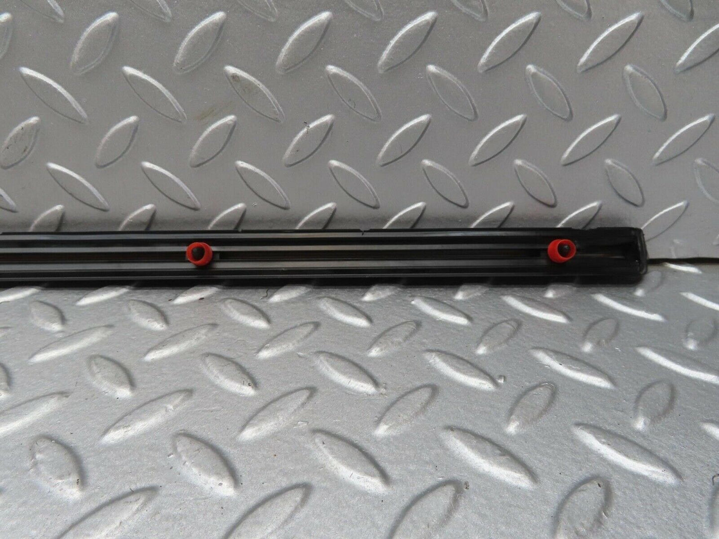 13444 Mercedes-Benz W123 200 Front Right Door Centre Moulding Trim