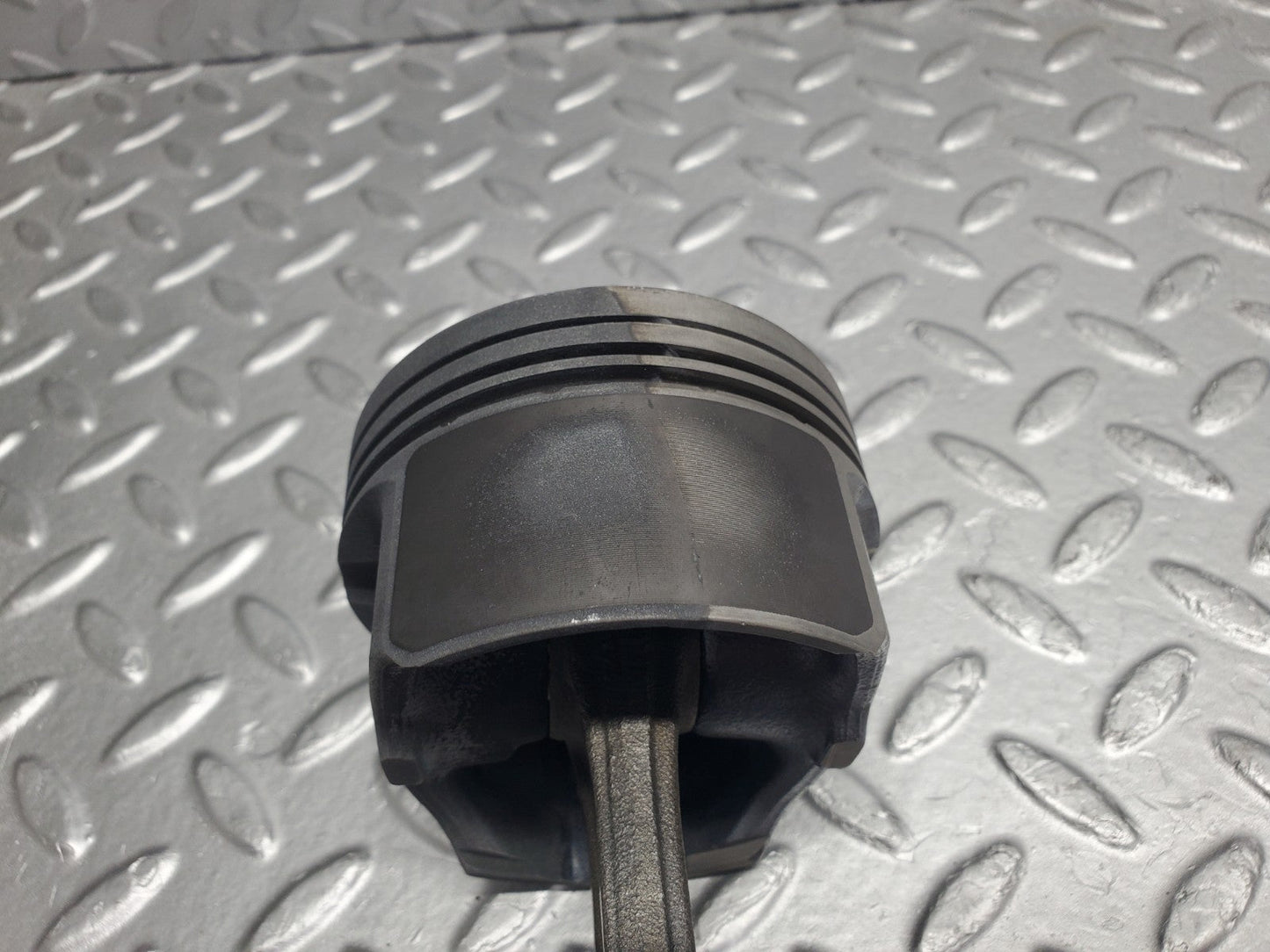 W124 Wagon piston with connecting rod used OEM