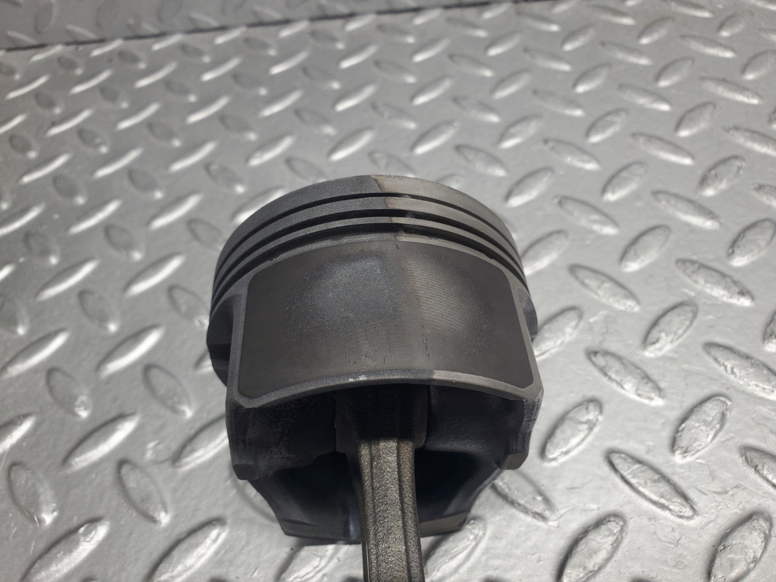 W124 Wagon piston with connecting rod used OEM