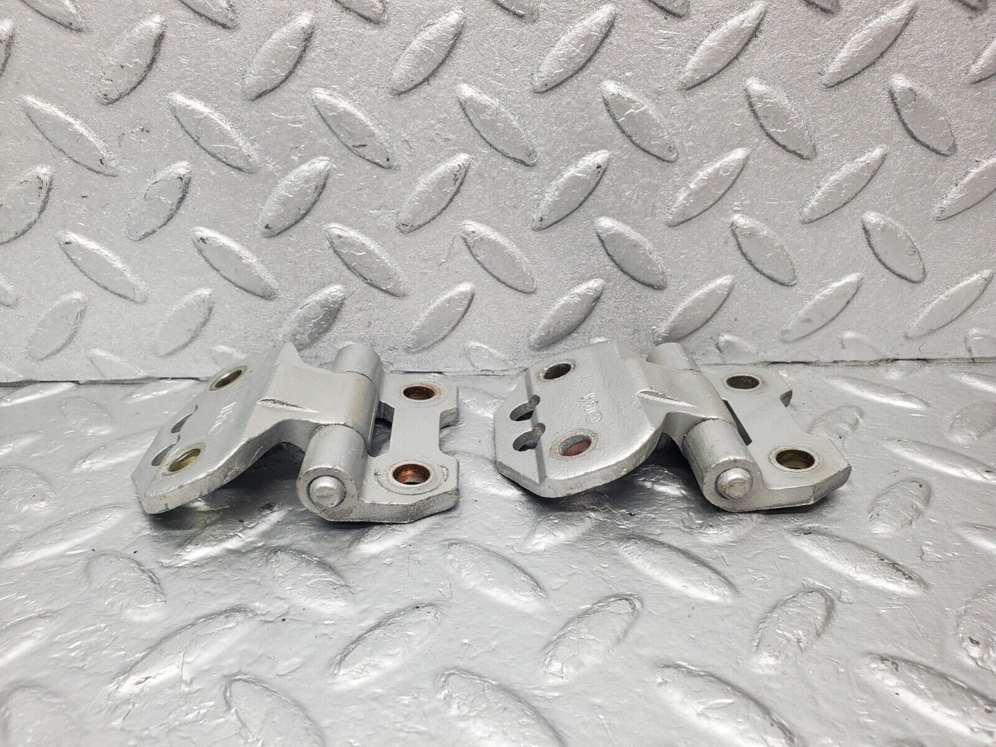 46143 Mercedes-Benz W124 Door Hinge Right Side