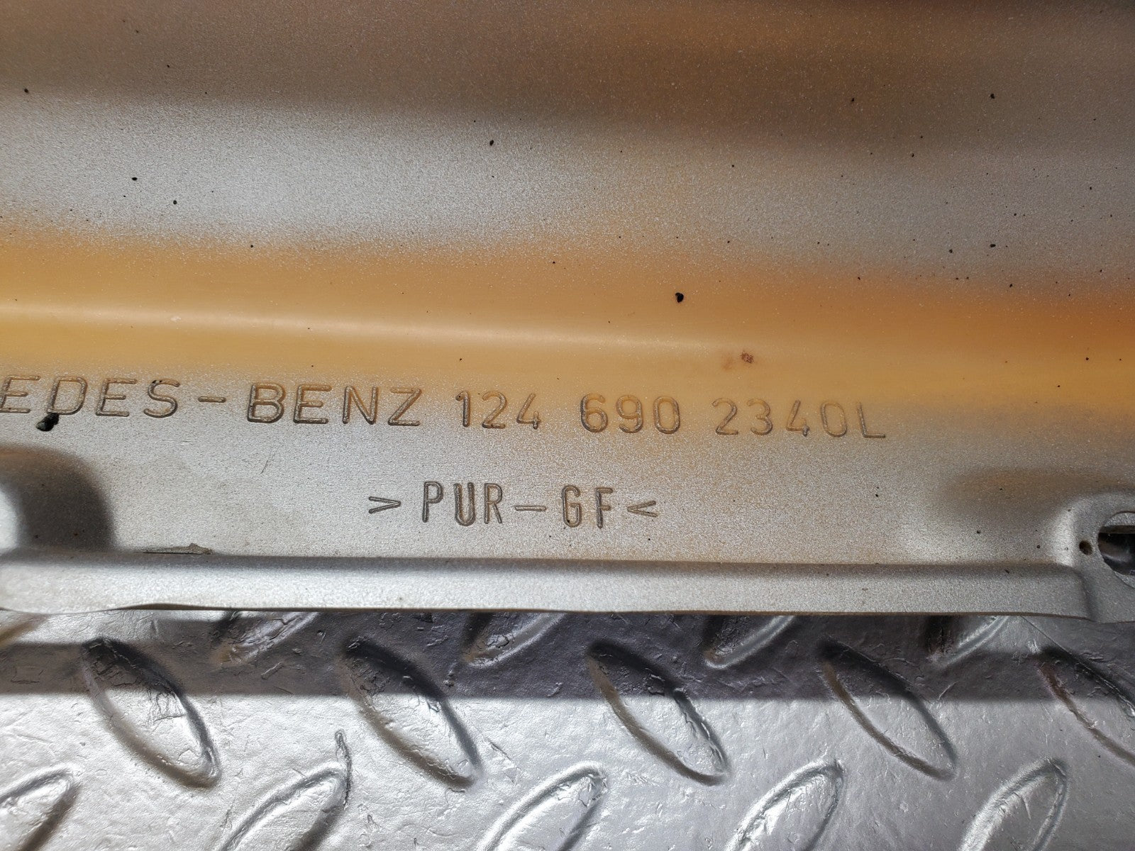 W124 Wagon side skirt left side used OEM