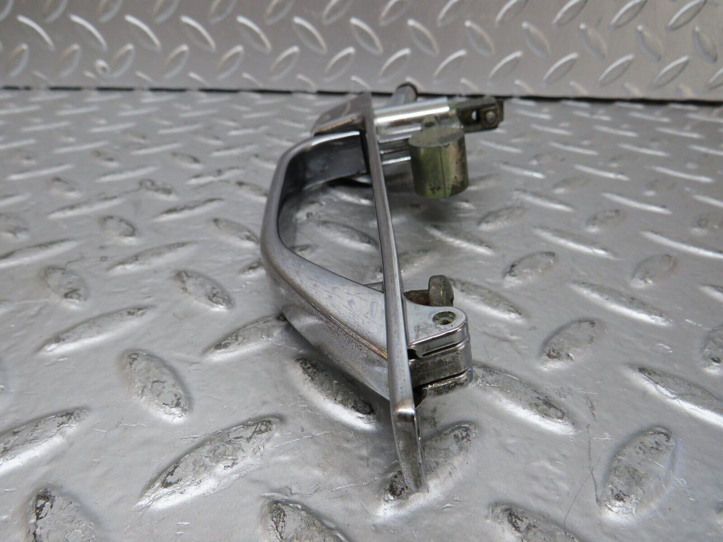 26082 Mercedes-Benz W116 450SE Chrome Door Handle Rear Right No Key 1167600059