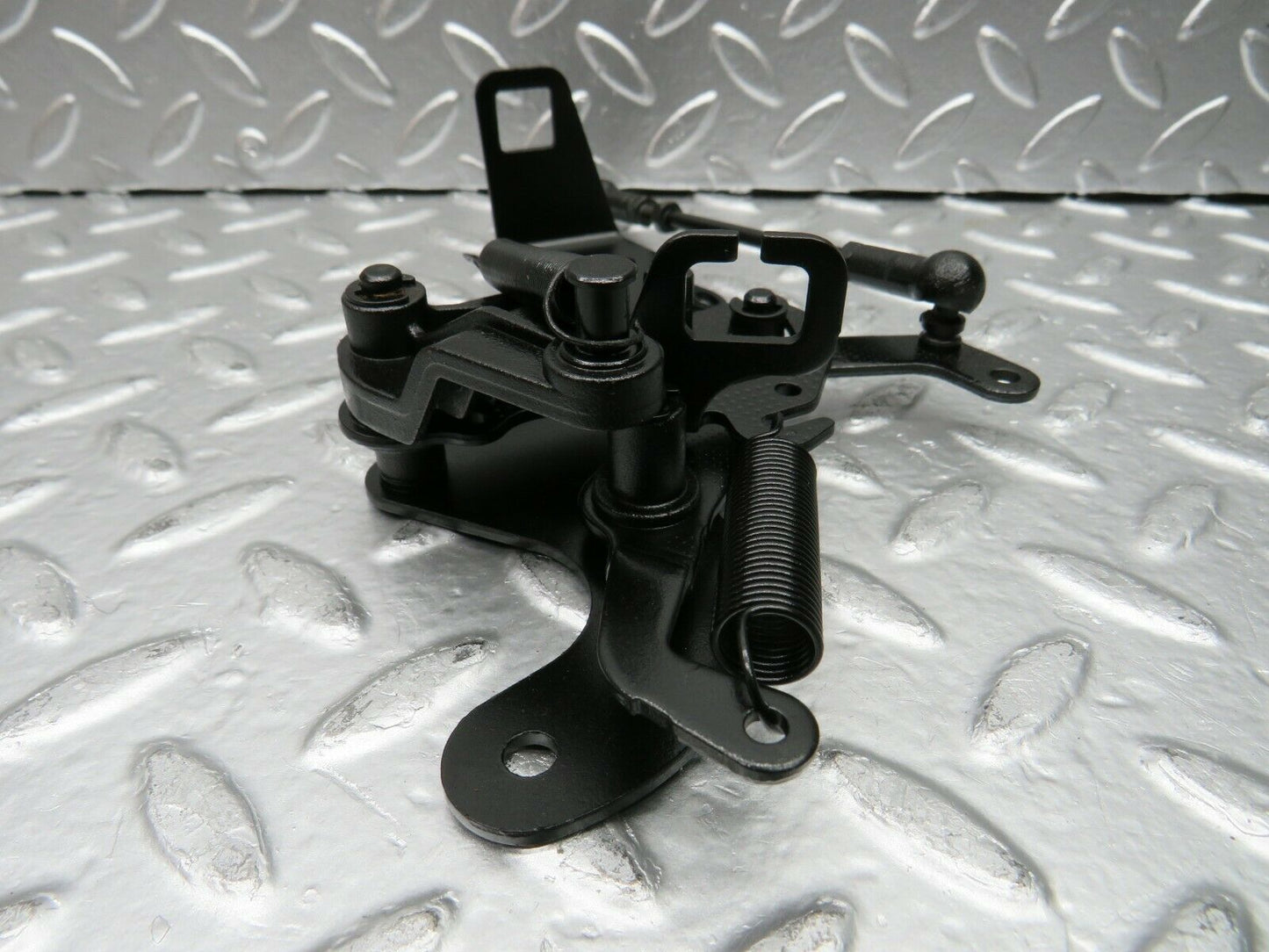 22576 Mercedes-Benz C124 E220 Coupe Throttle Linkage 1110700521