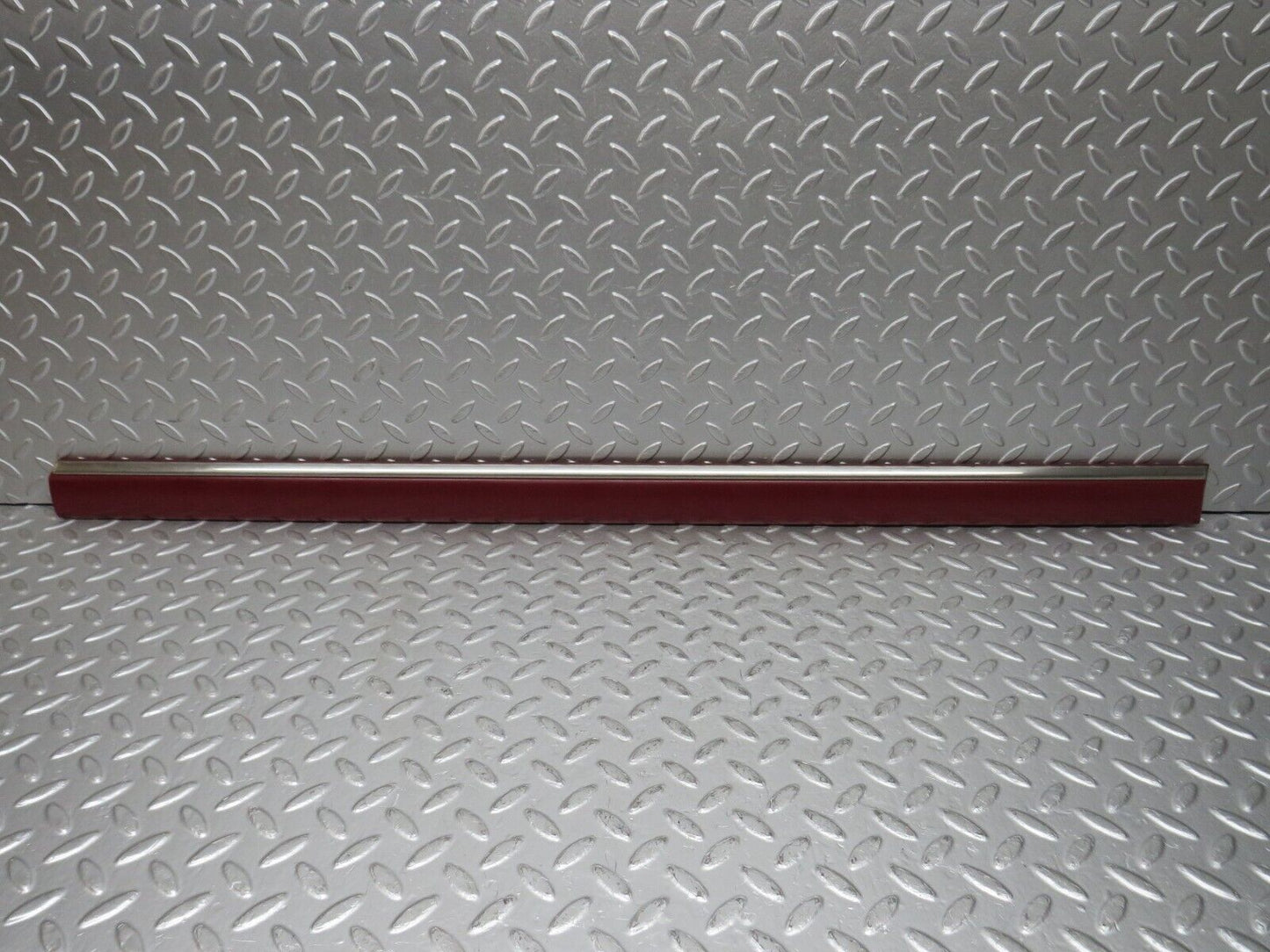 33489 Mercedes-Benz W202 C180 Front Right Door Centre Moulding Trim 2026903062