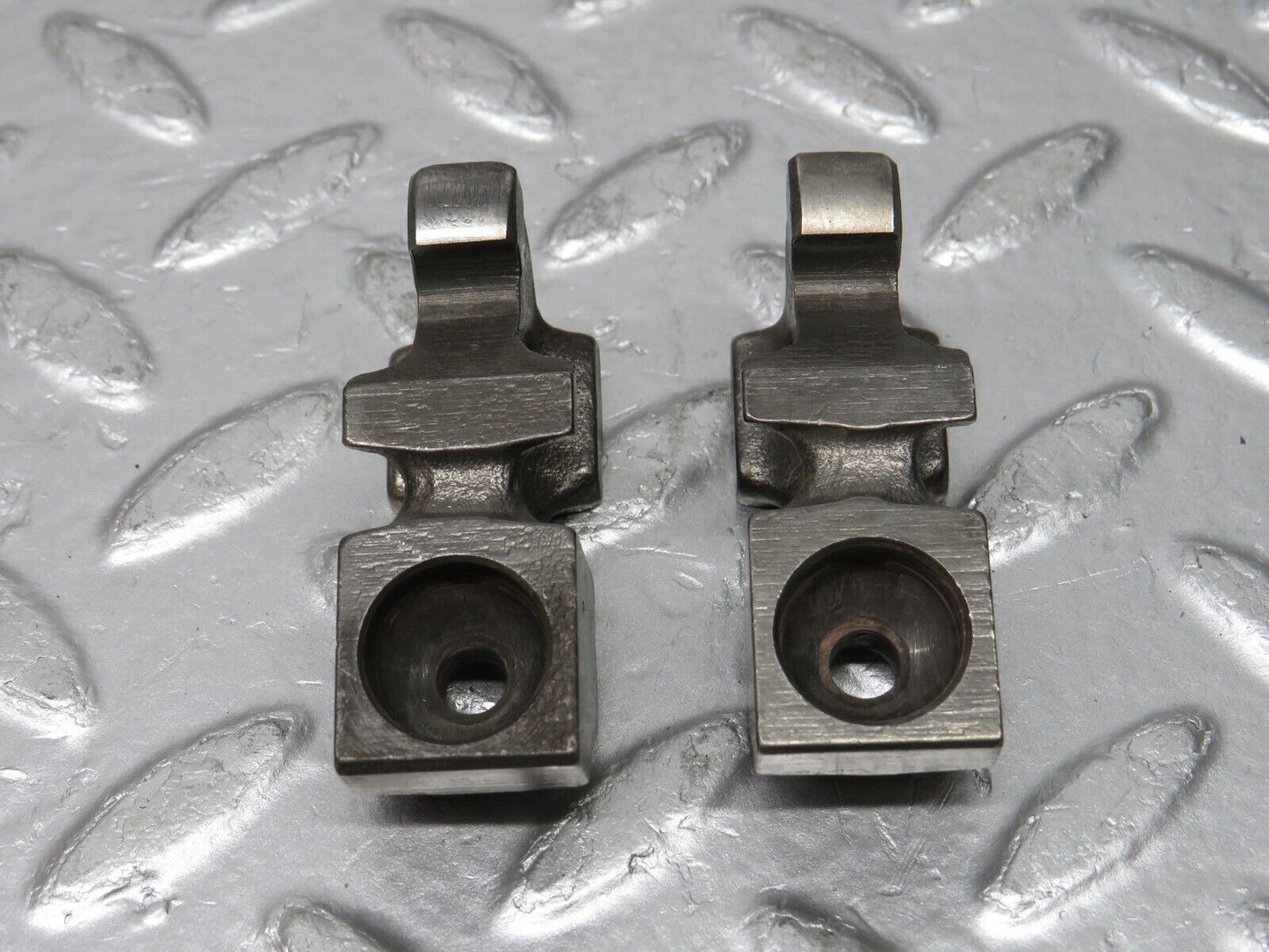33003 Mercedes-Benz C107 R107 350 V8 Valve Rocker Arm With Spring & Tappet