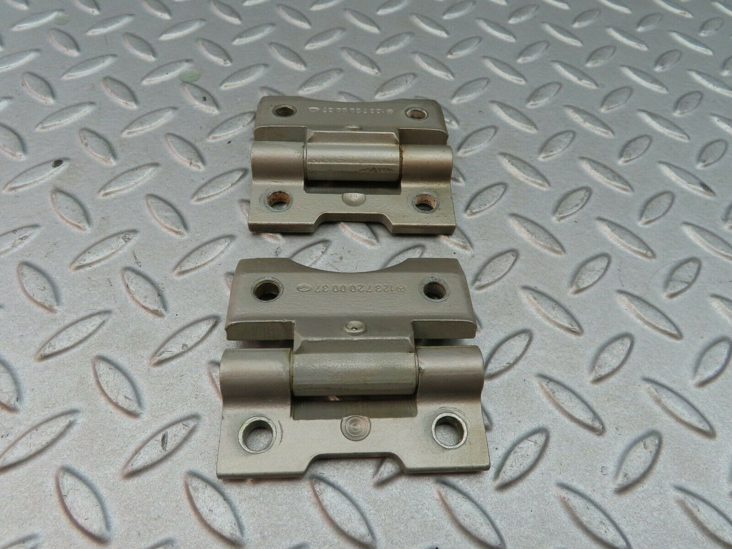 6245 Mercedes-Benz W126 380SE Door Hinge Front Right Pair 1237200037