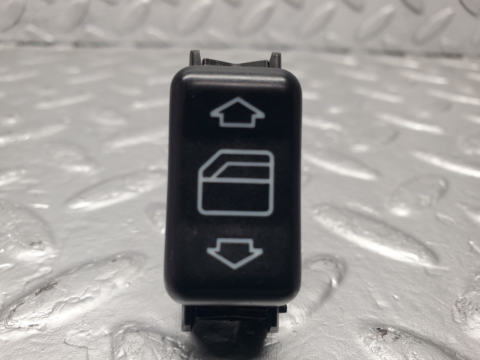 46895590