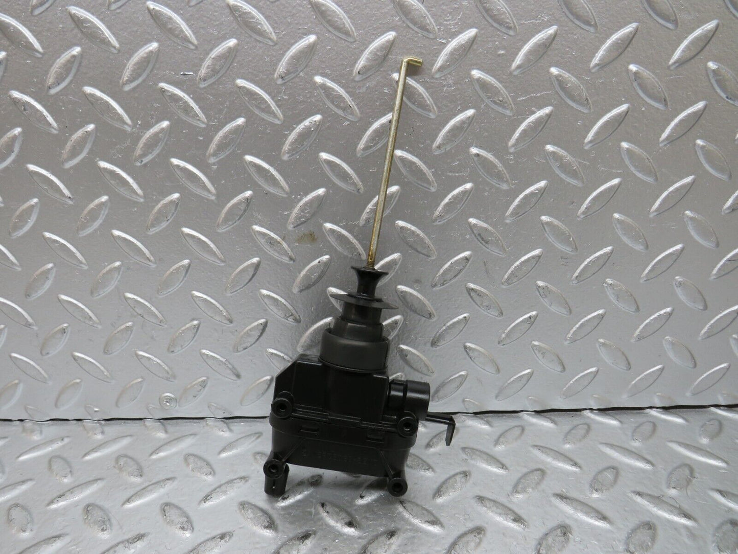 27498 Mercedes-Benz S124 300TE Wagon Trunk Lock Vacuum Actuator
