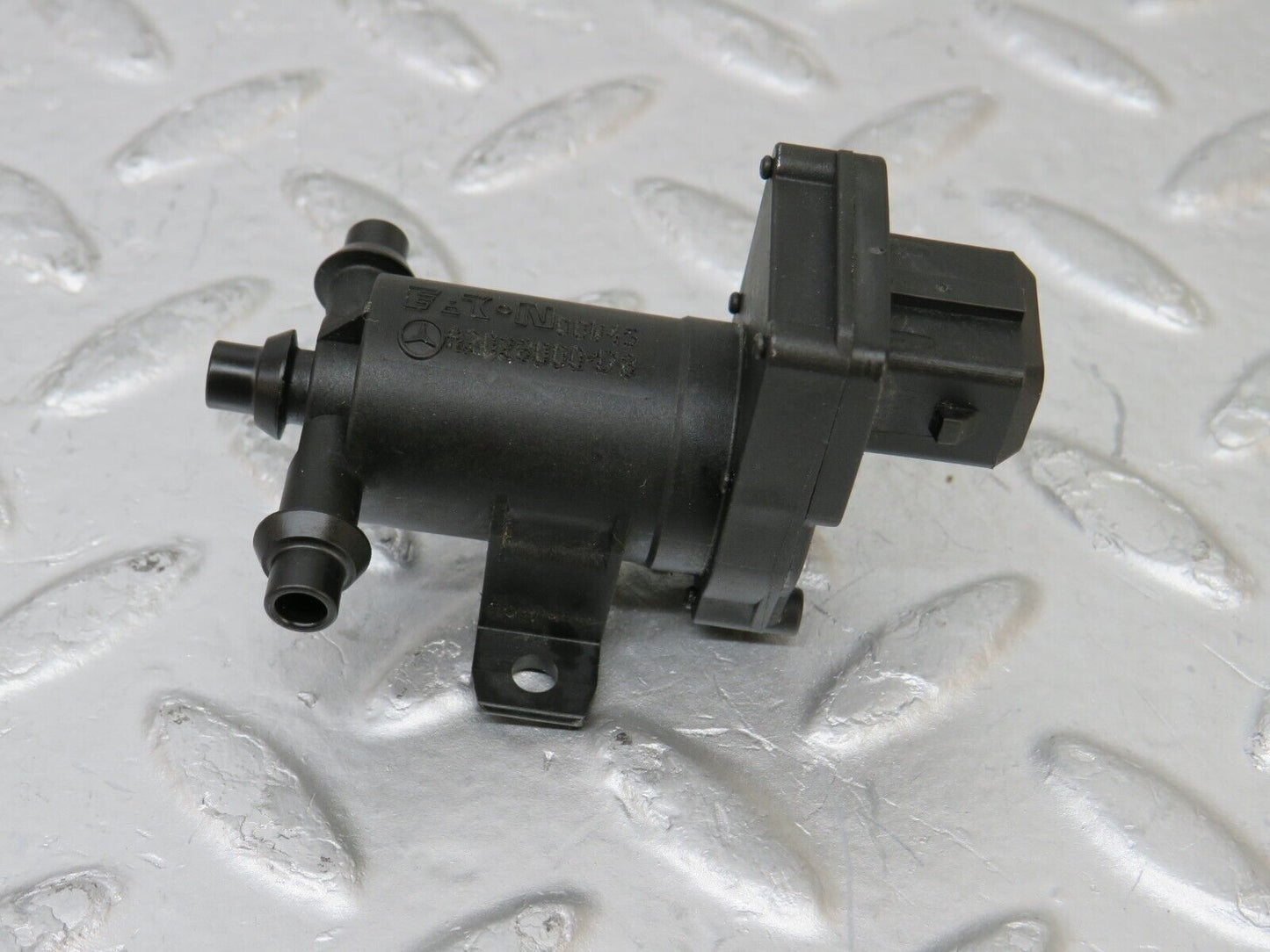 34888 Mercedes-Benz W210 320E Heater Control Vacuum Valve 2028000178