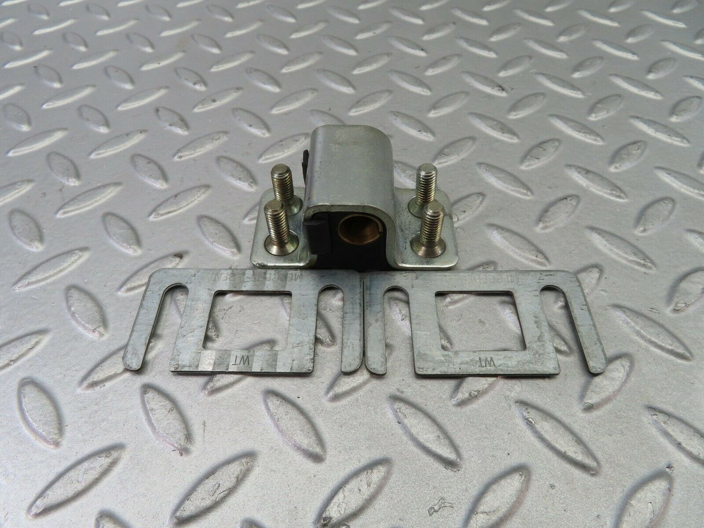 7721 Mercedes-Benz S123 230TE Wagon Door Lock Latch Left Side