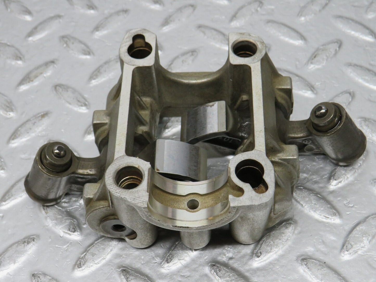 32623 Mercedes-Benz S124 300TE Rocker Arms Camshaft Bearing Block 1030510610