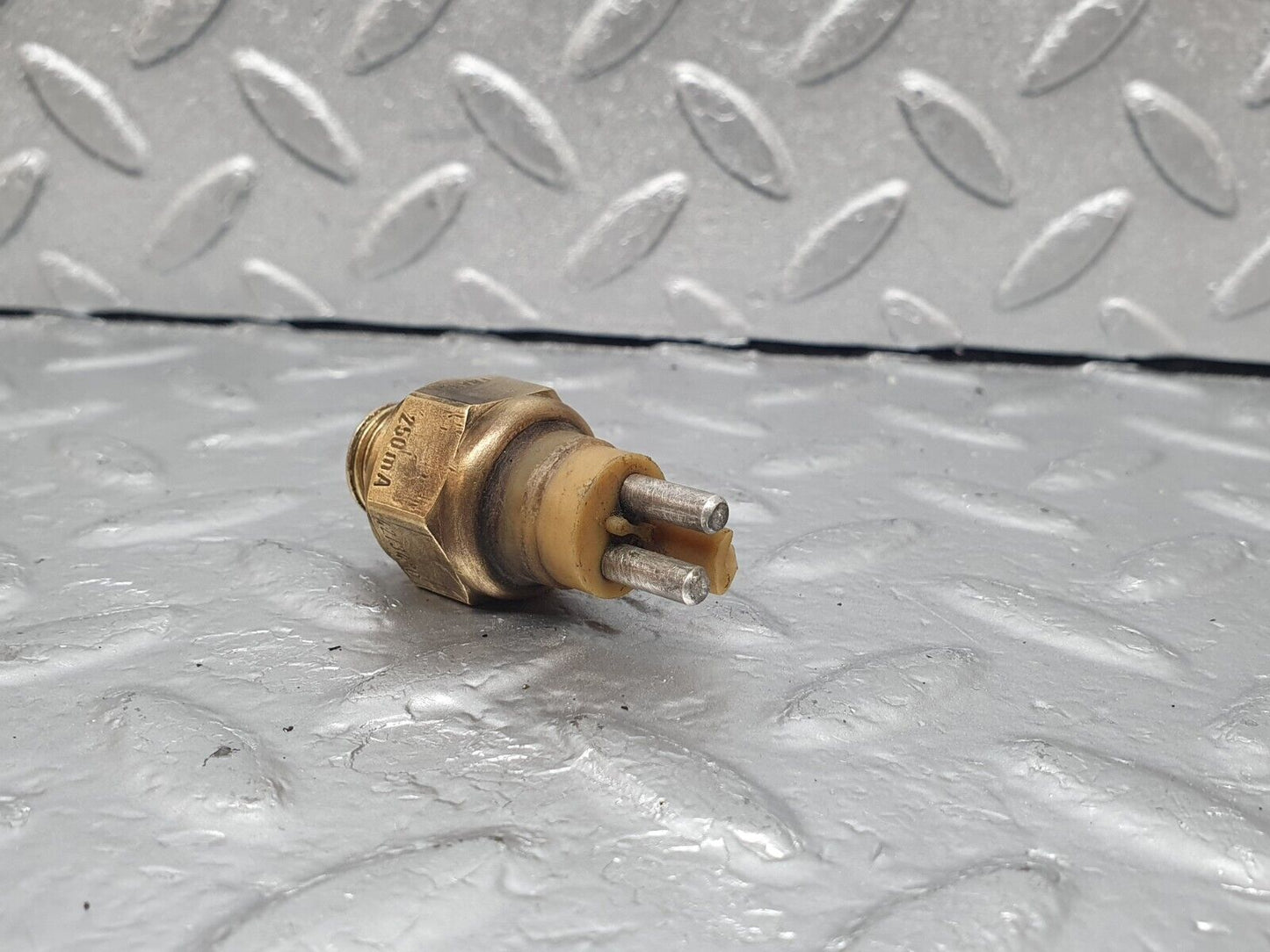 43572 Mercedes-Benz C126 380SEC Coupe Temperature Sensor