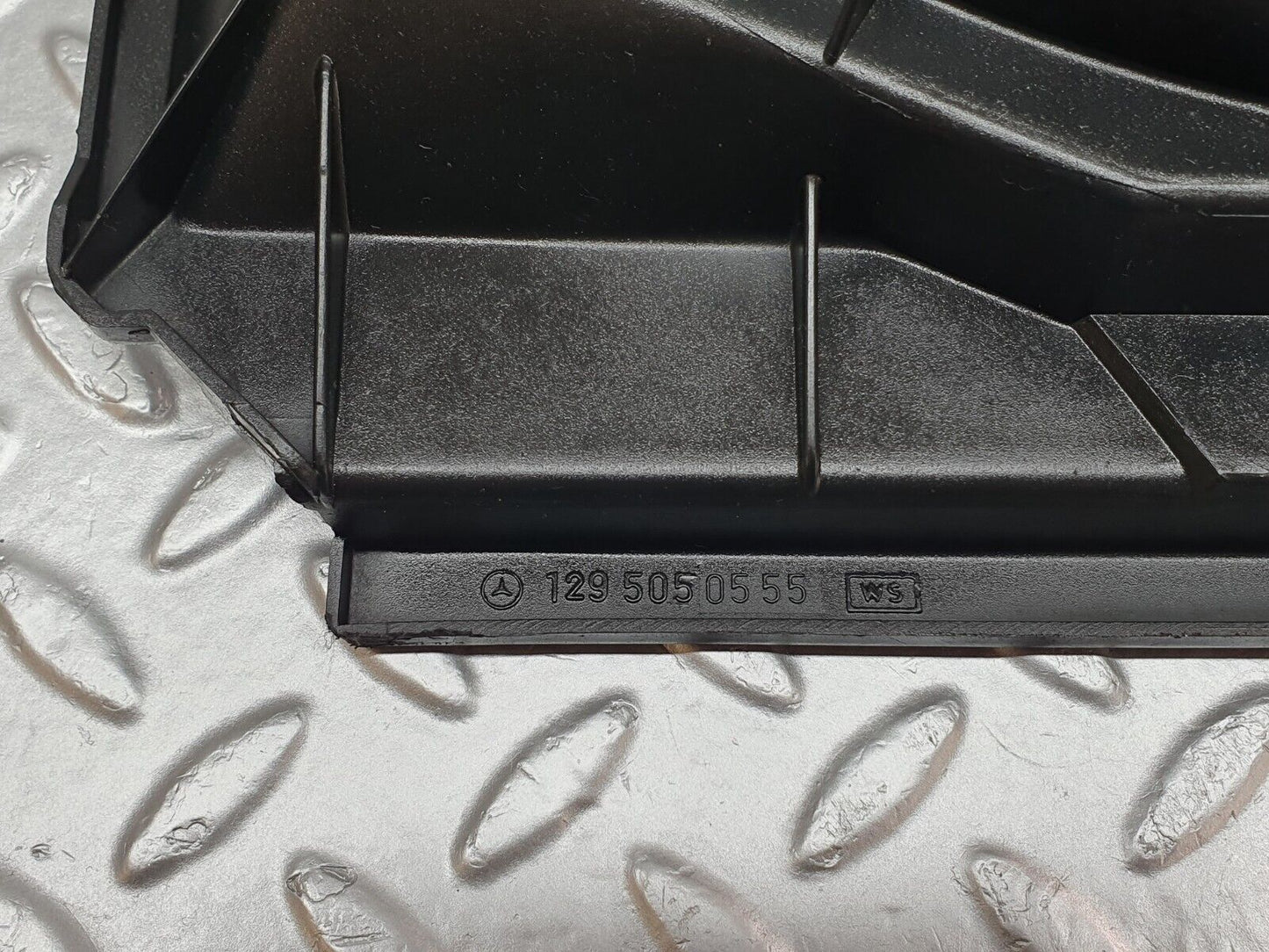 42190 Mercedes-Benz R129 320SL Coupe Radiator Fan Shroud Cover 1295050555