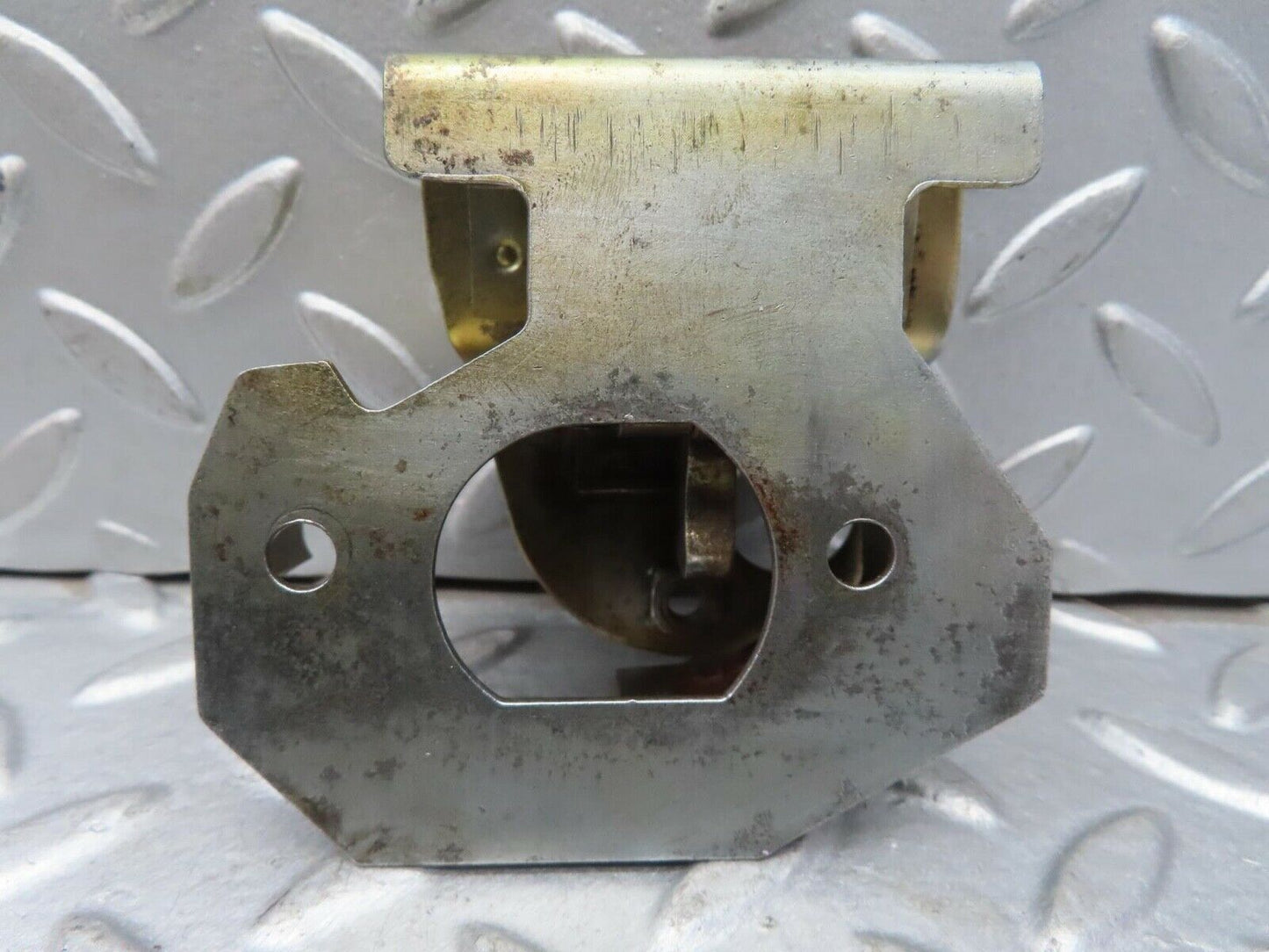 13686 Mercedes-Benz W123 200 Trunk Lock Latch
