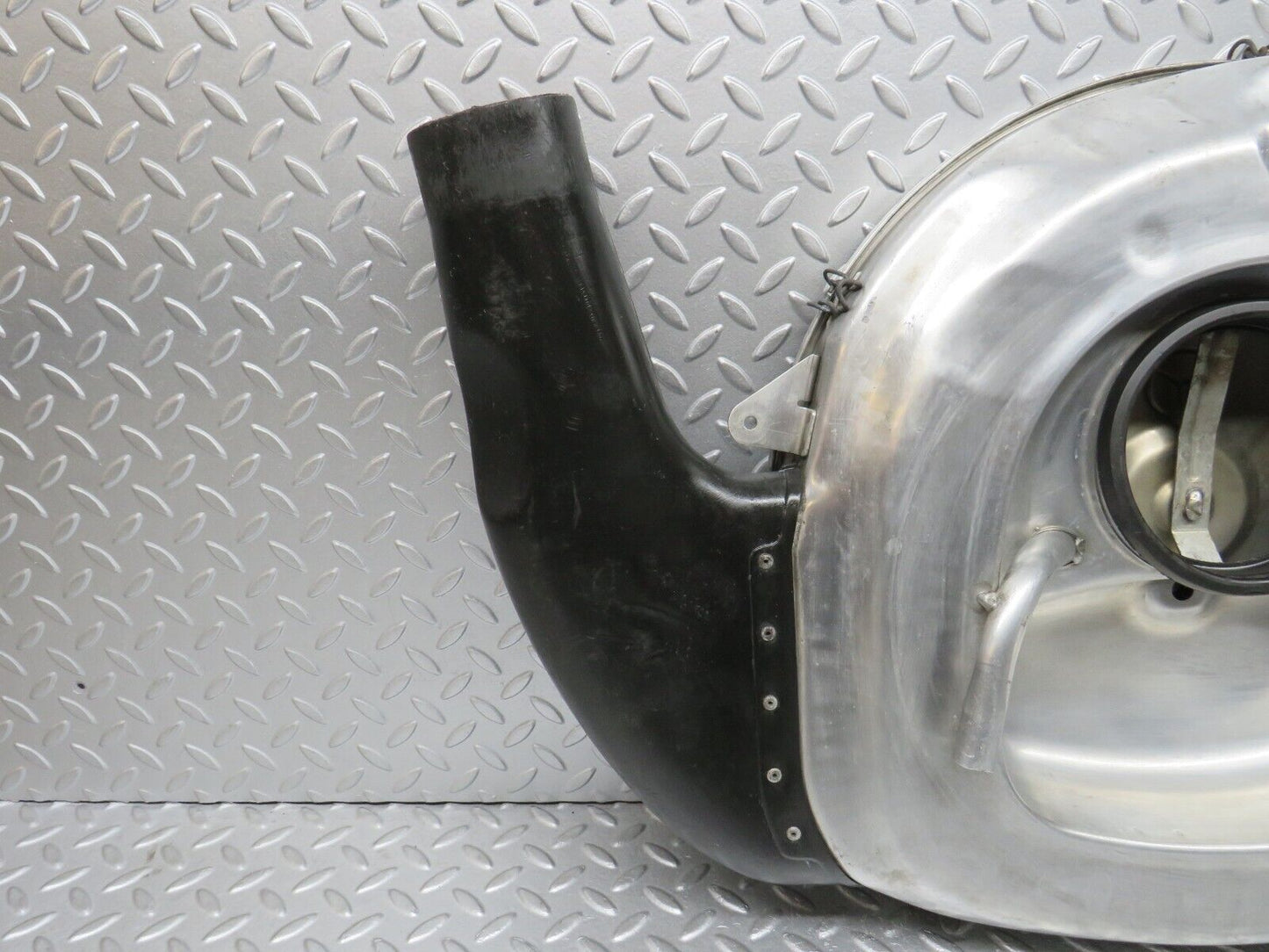 39176 Mercedes-Benz R107 500SL Aluminium Air Filter Housing 0100948602