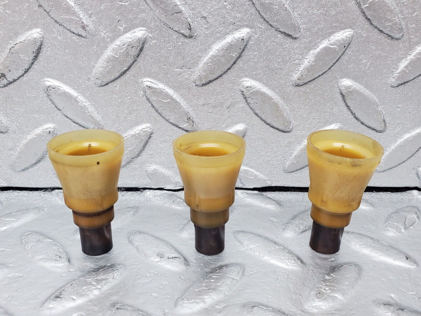 45444 Mercedes-Benz 280E M110.988 Fuel Injector Holder Set Plastic