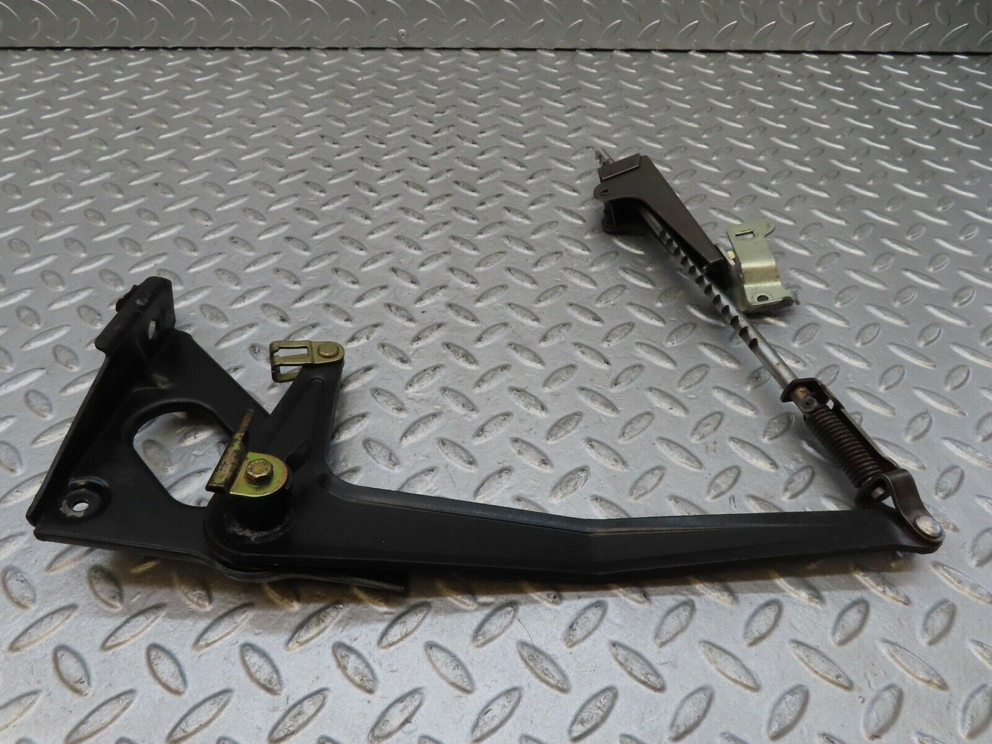 17036 Mercedes-Benz C123 280CE Coupe Handbrake Regulator