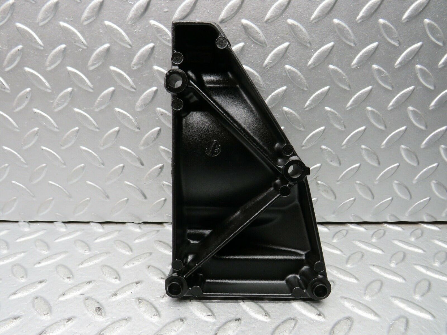 21772 Mercedes-Benz W126 300SE Alternator Generator Bracket 1031550435