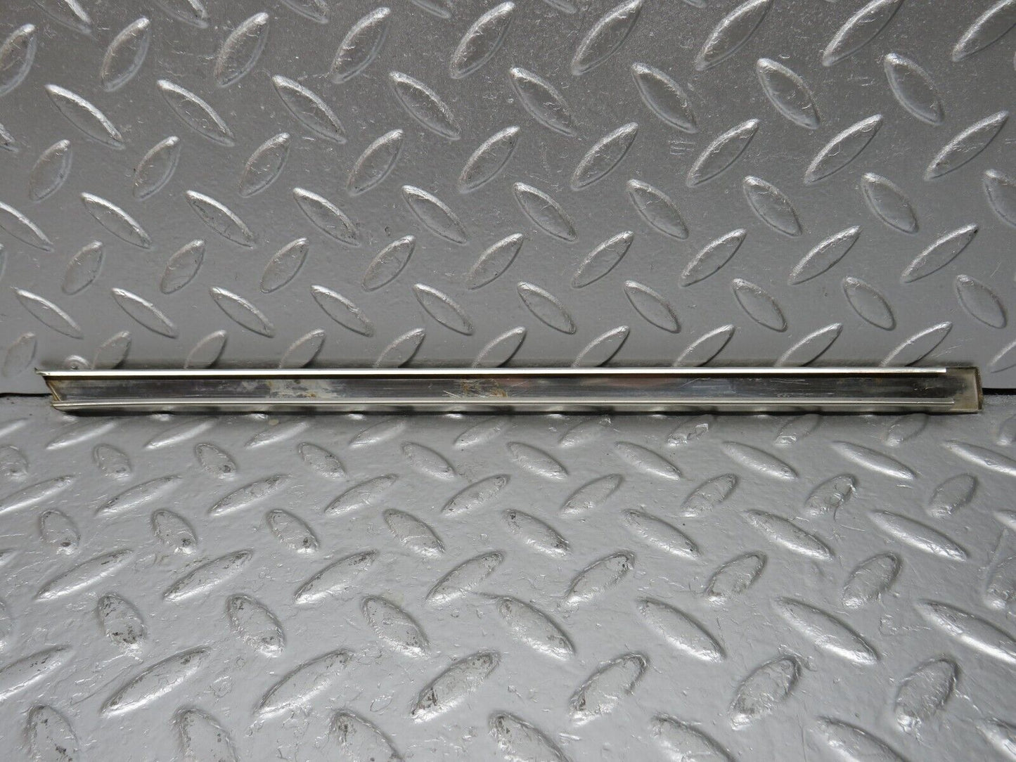 34374 Mercedes-Benz C126 380SEC Coupe Front Right Fender Wing Lower Moulding Chrome