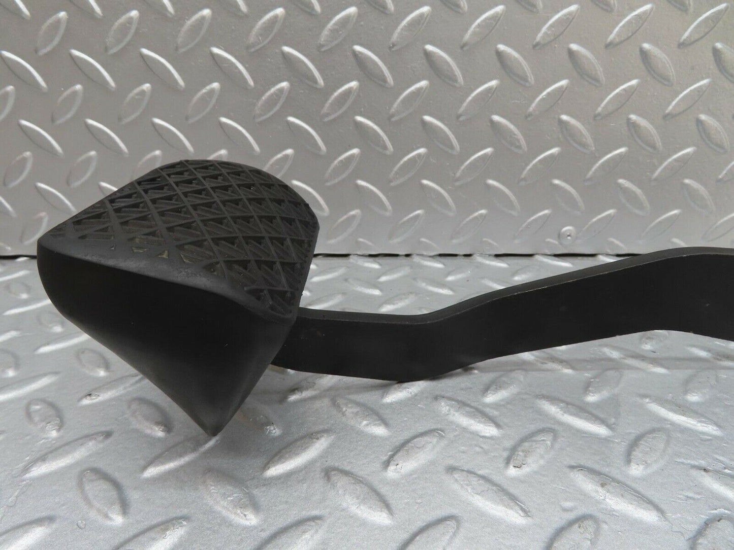 16011 Mercedes-Benz W123 280E Brake Pedal With Rubber 1232910082