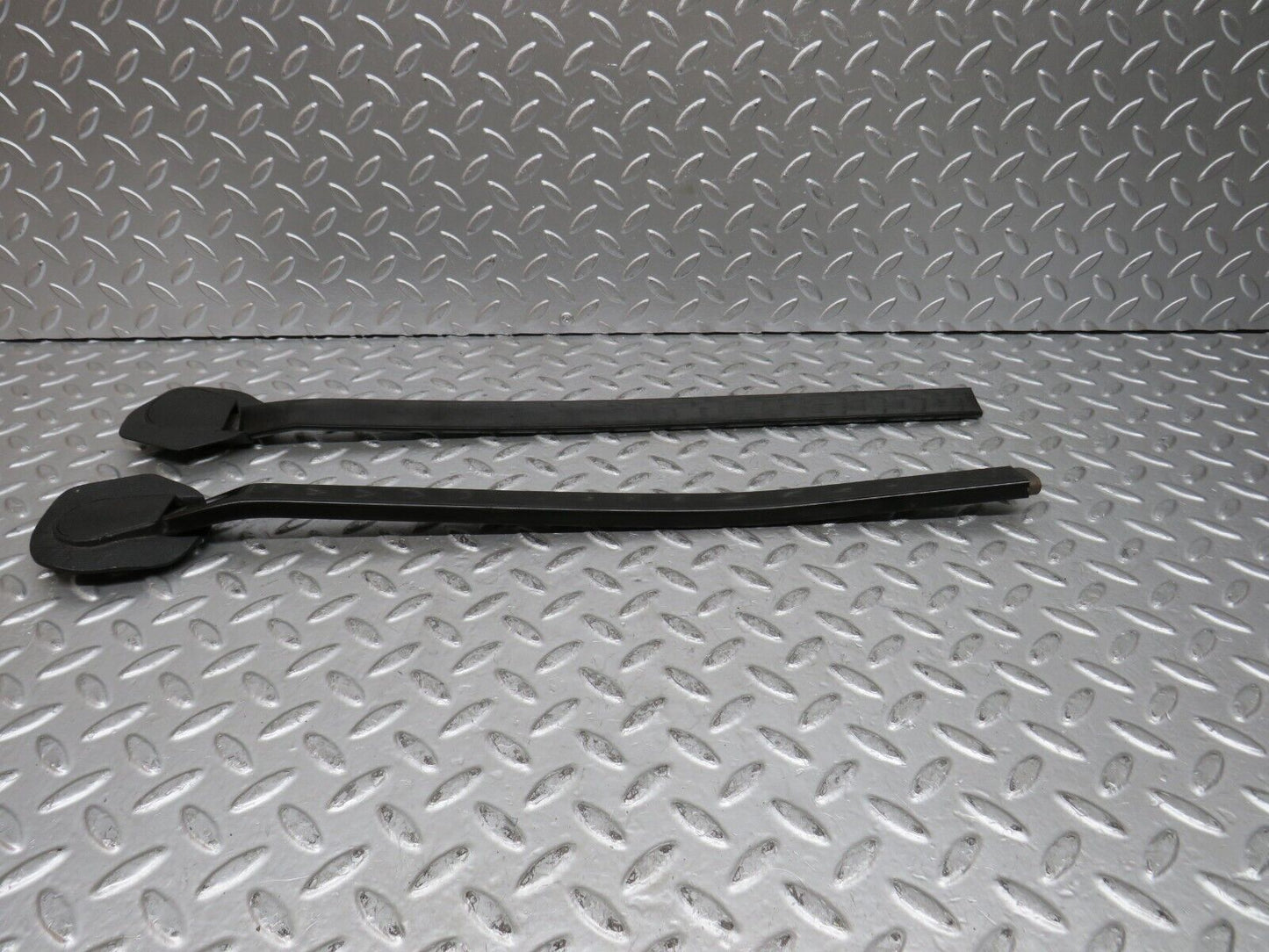 28117 Mercedes-Benz W123 280E Seat Belt Runner 1239192520 1239192620