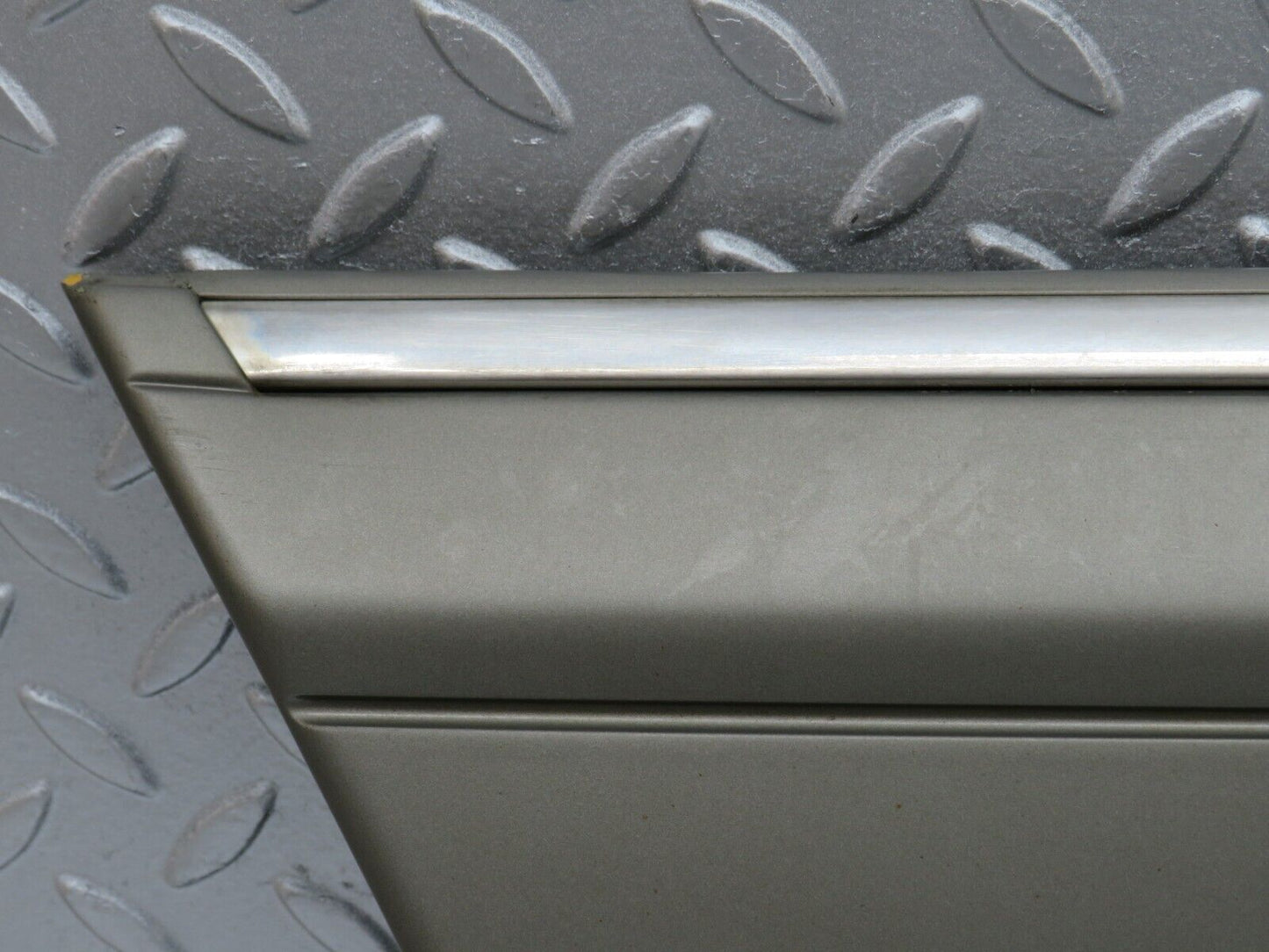 35968 Mercedes-Benz W126 420SE Front Left Fender Wing Moulding Trim 1266903540