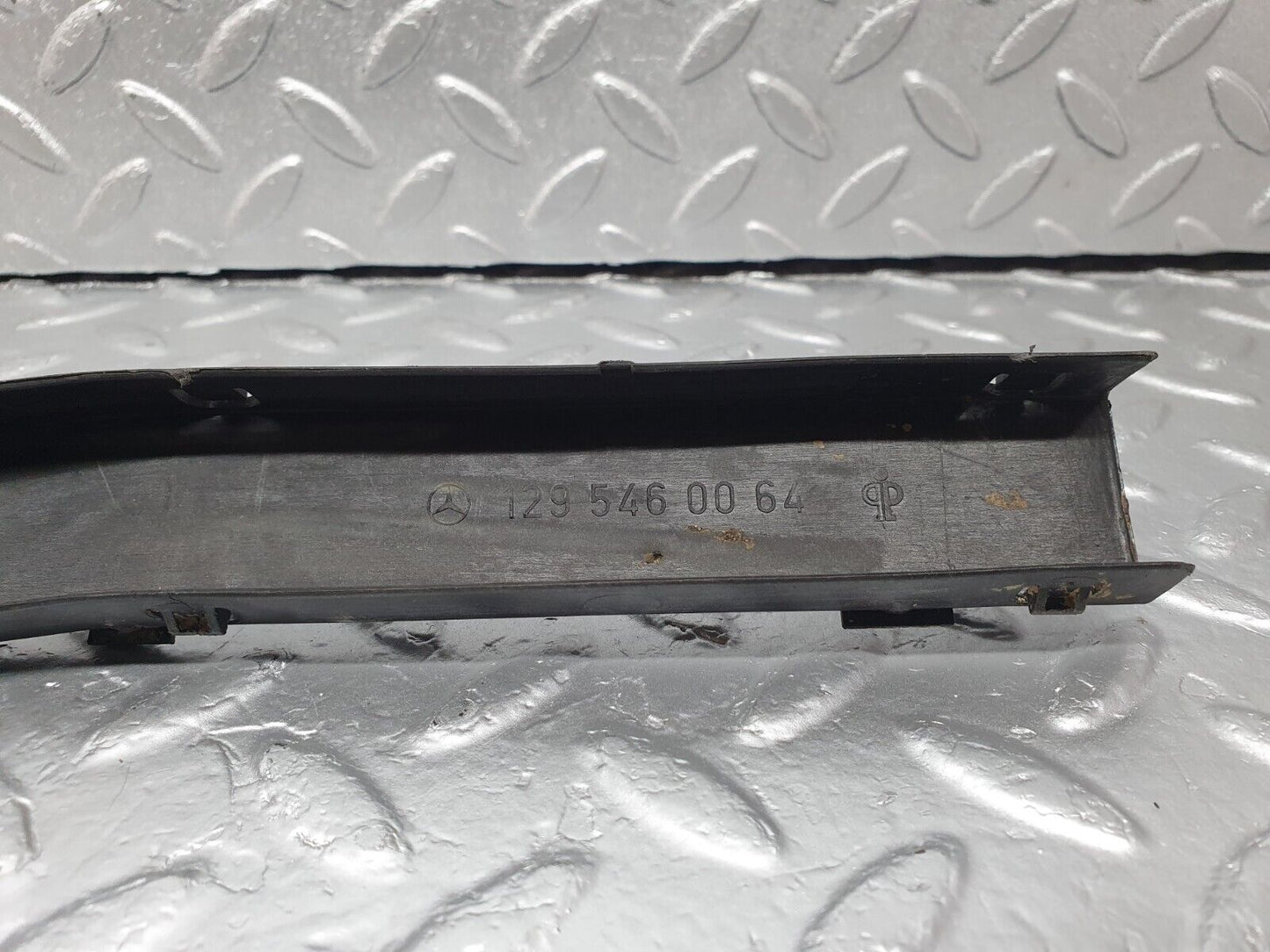 42605 Mercedes-Benz R129 320SL Coupe Ignition Coil Lead Cover 1295460064
