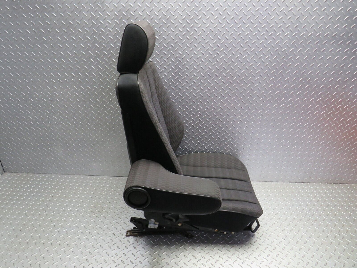 31574 Mercedes-Benz W201 190LE 1.8L Front Left Passenger Seat Black 2019101450