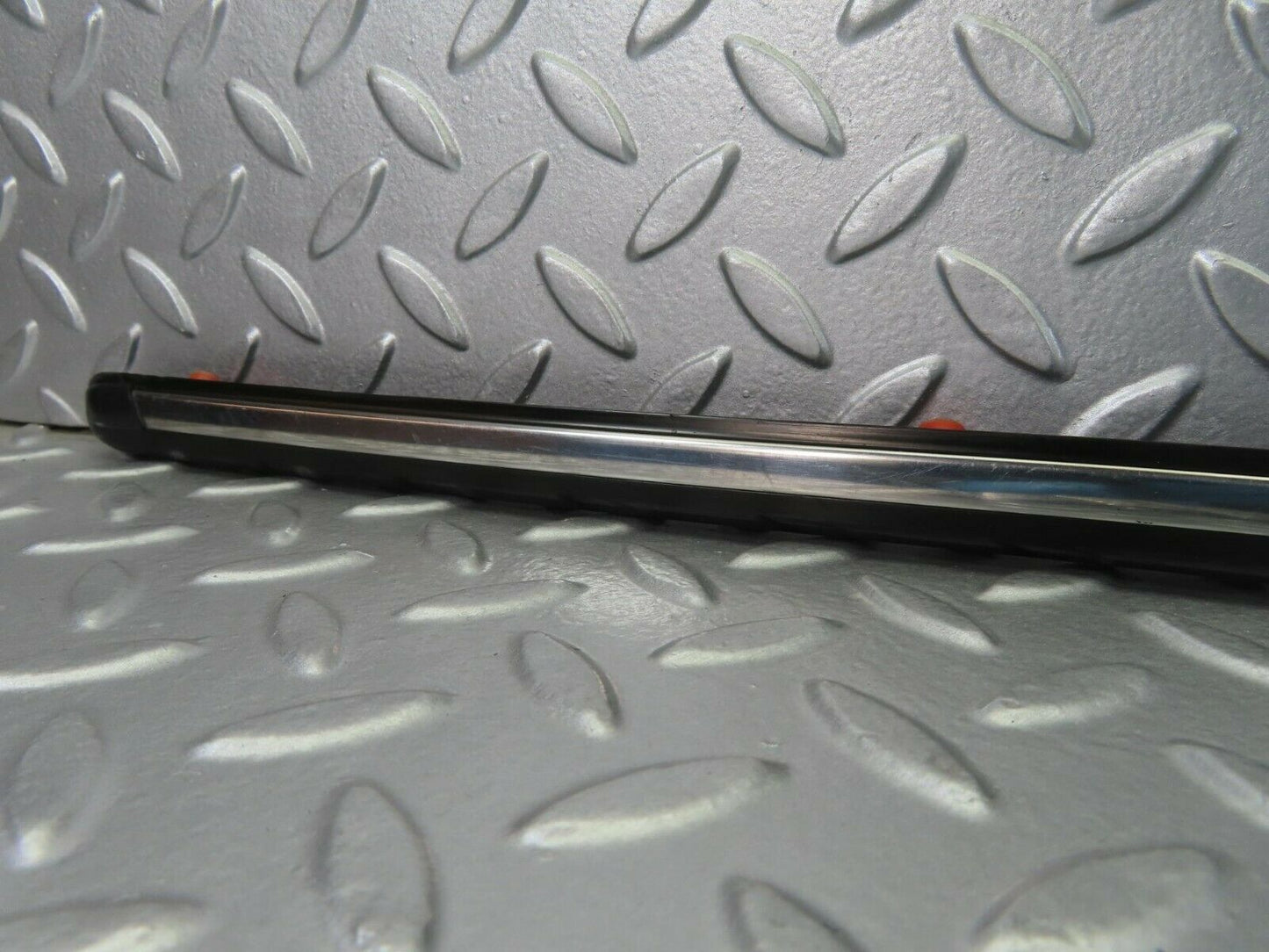 10262 Mercedes-Benz W123 Front Left Fender Centre Moulding Trim