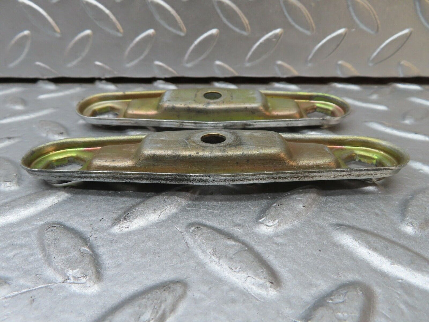 21202 Mercedes-Benz W123 230E Fuel Injector Bracket Pair