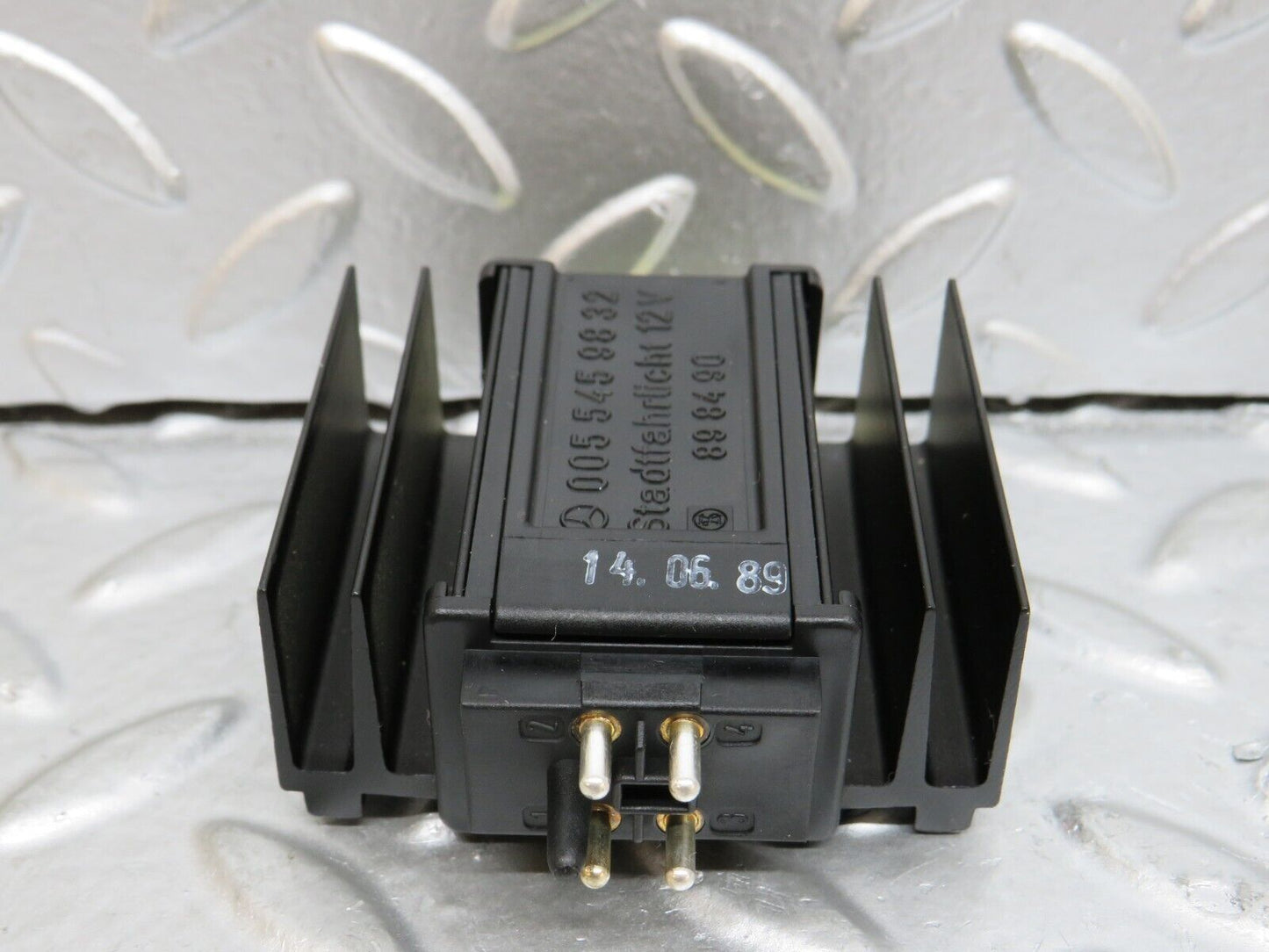 29449 Mercedes-Benz W124 230E ECU Relay 0055459832