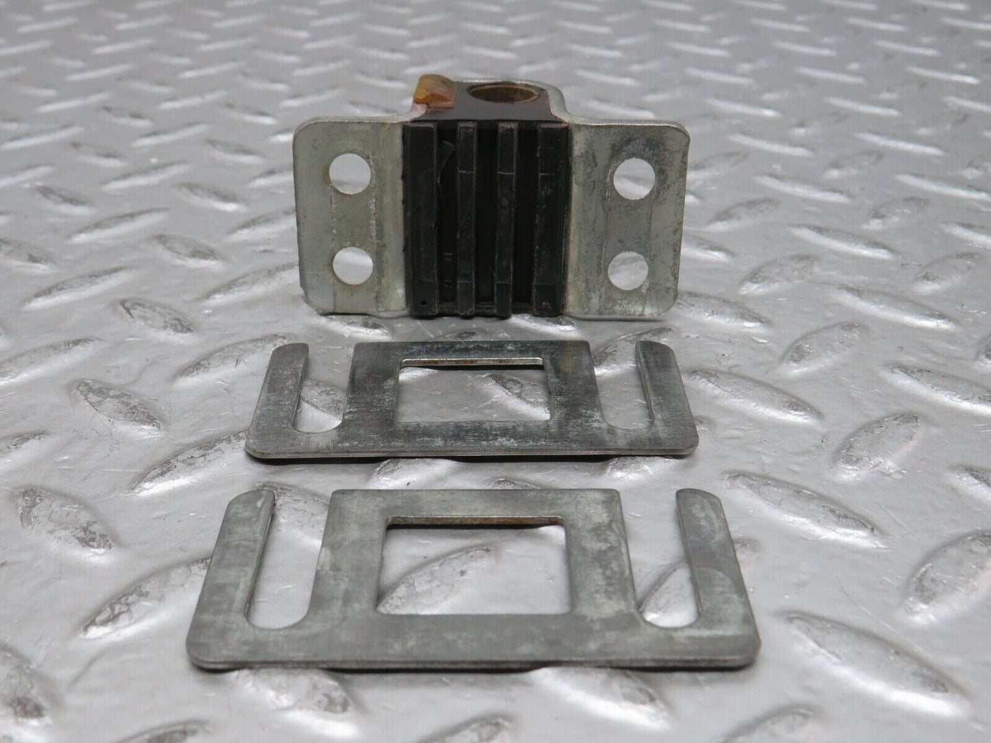 27948 Mercedes-Benz W123 280E Door Lock Latch Left Side