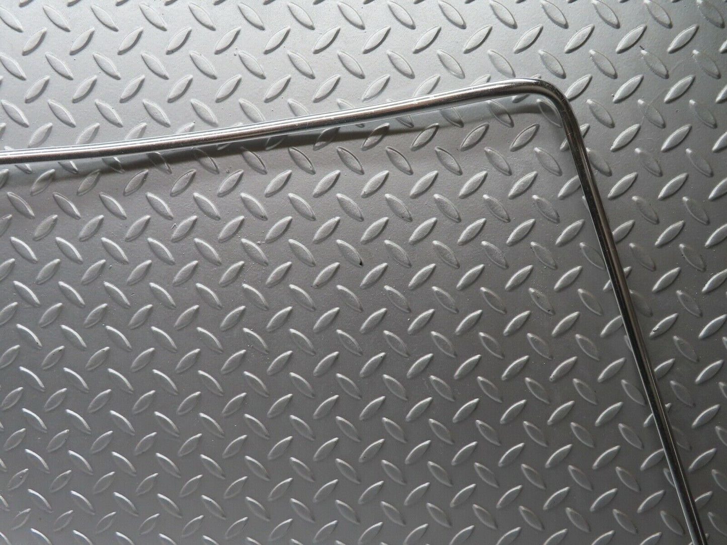 19121 Mercedes-Benz W123 300D Front Windscreen Chrome Frame