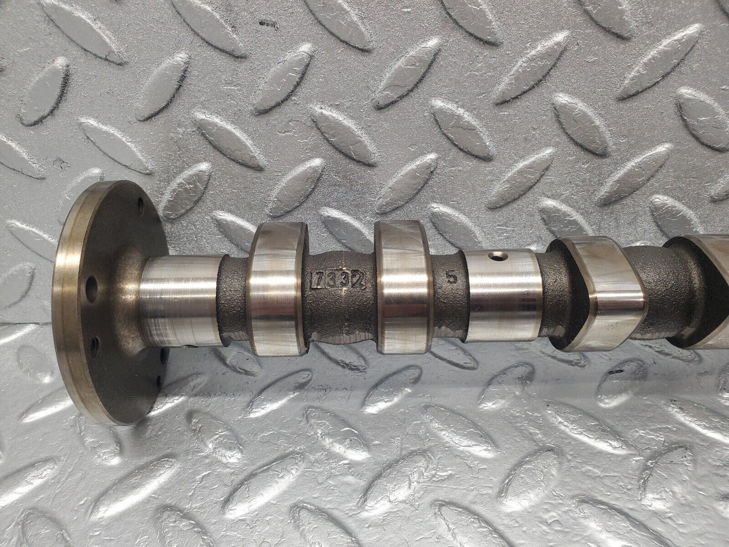 46222 Mercedes-Benz W124 280E Camshaft R1046301
