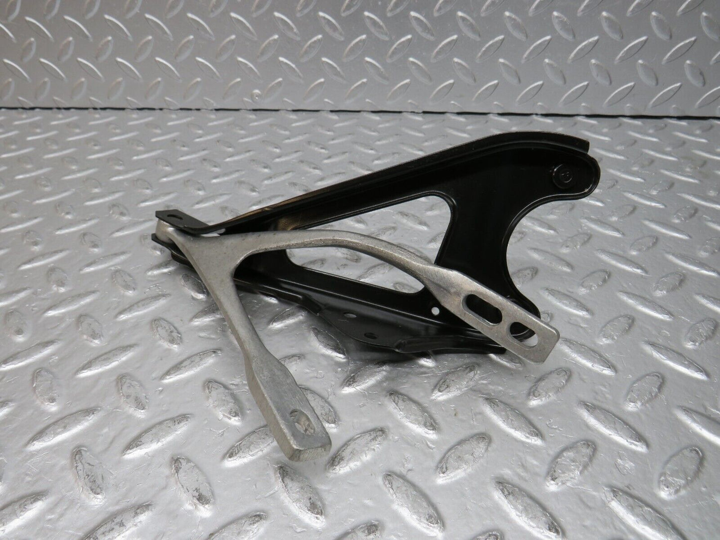 31737 Mercedes-Benz W201 190LE 1.8L Steering Column Bracket