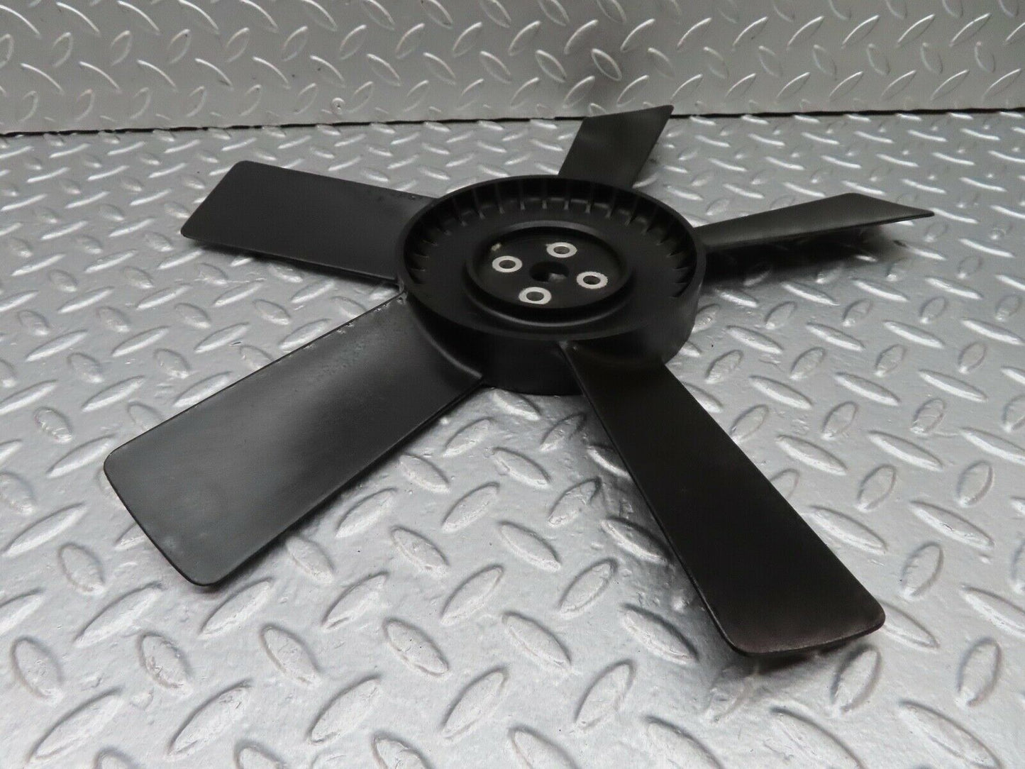 17938 Mercedes-Benz W123 200 Engine Cooling Fan 1152050406