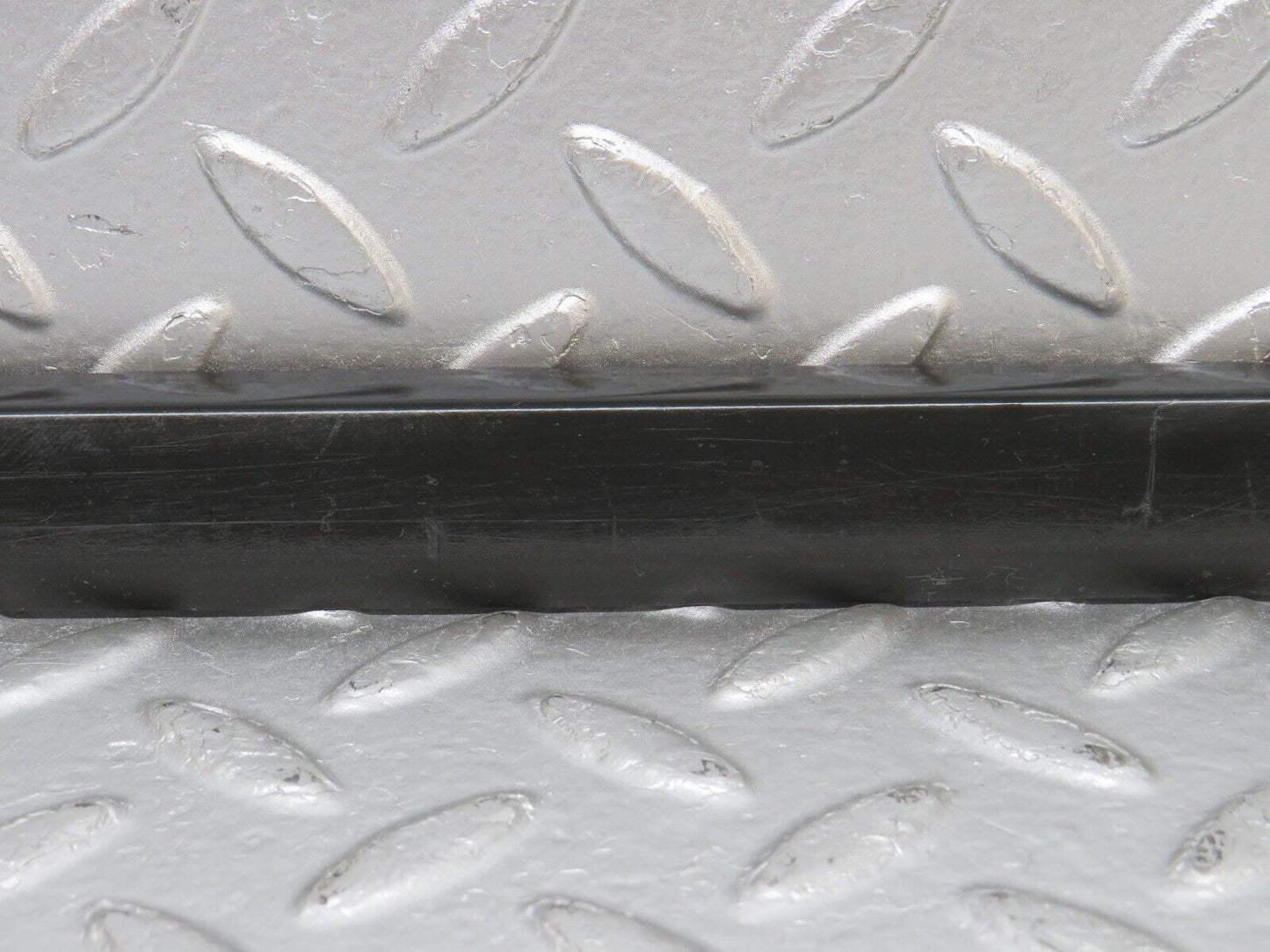 33843 Mercedes-Benz W201 190E 2.0L Front Right Door Centre Moulding Trim