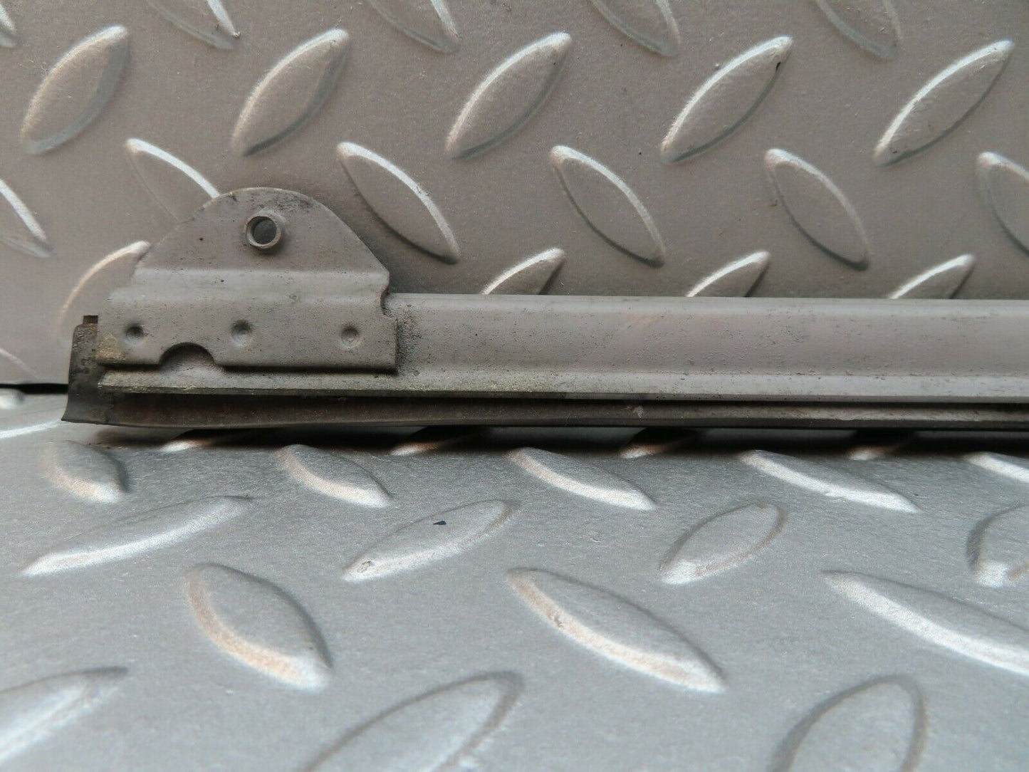 3690 Mercedes-Benz W108 280SE Front Right Door Glass Holder
