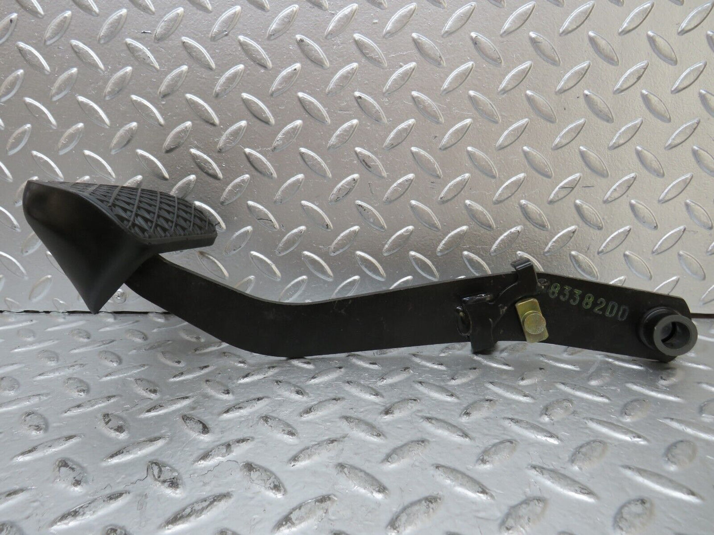 26584 Mercedes-Benz C124 220CE Coupe Brake Pedal 1232910082