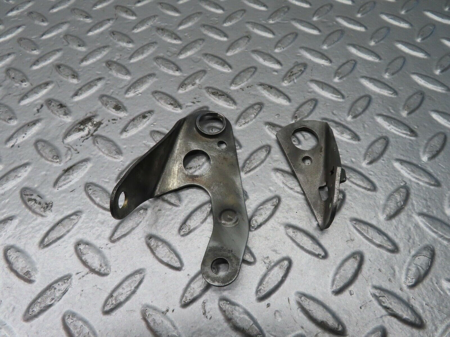 21342 Mercedes-Benz W123 230E Engine Lifting Eyes Hooks