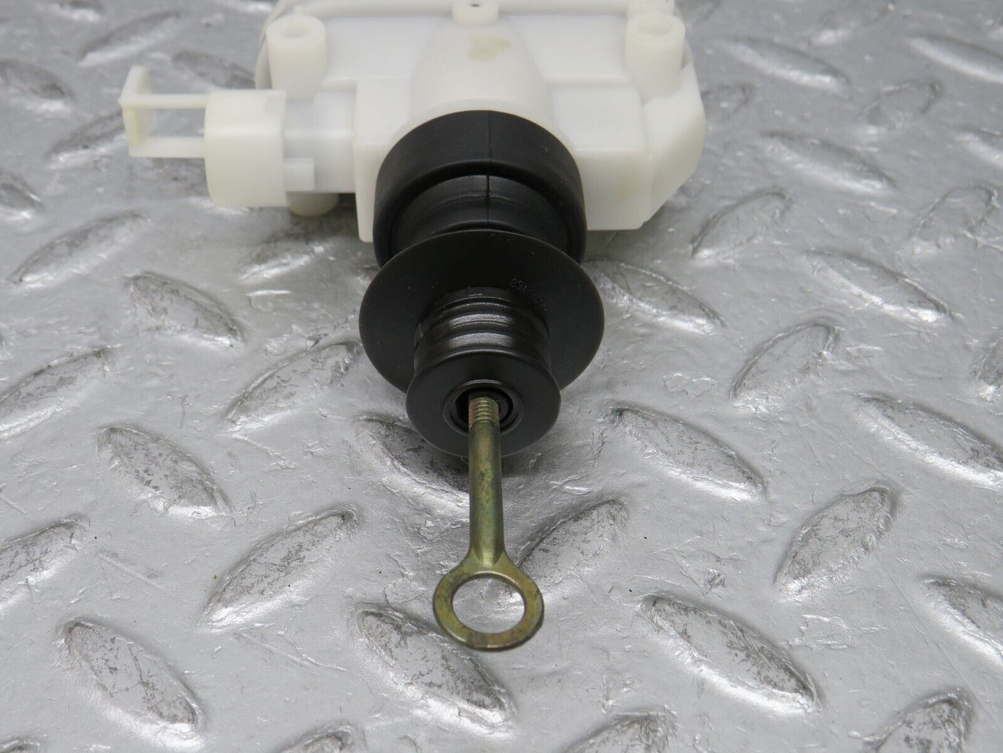 37771 Mercedes-Benz A124 320E Cabriolet Right Door Lock Vacuum Actuator