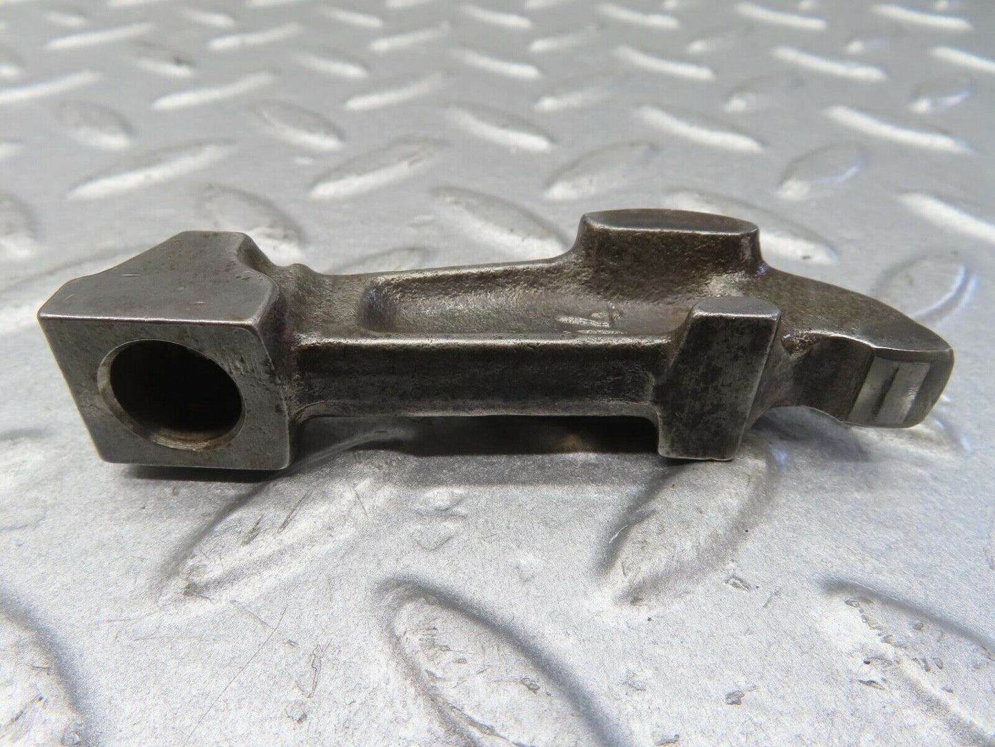13372 Mercedes-Benz W111 230S Valve Rocker Arm With Retaining Spring