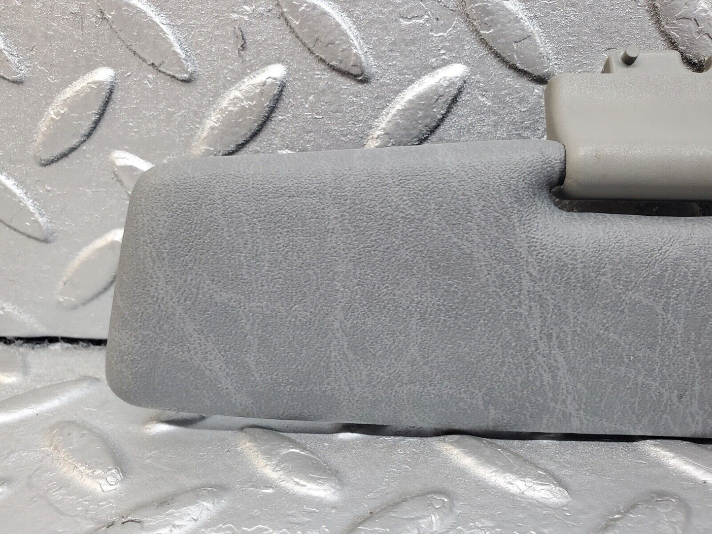 44625 Mercedes-Benz W124 220E Middle Sun Visor Grey