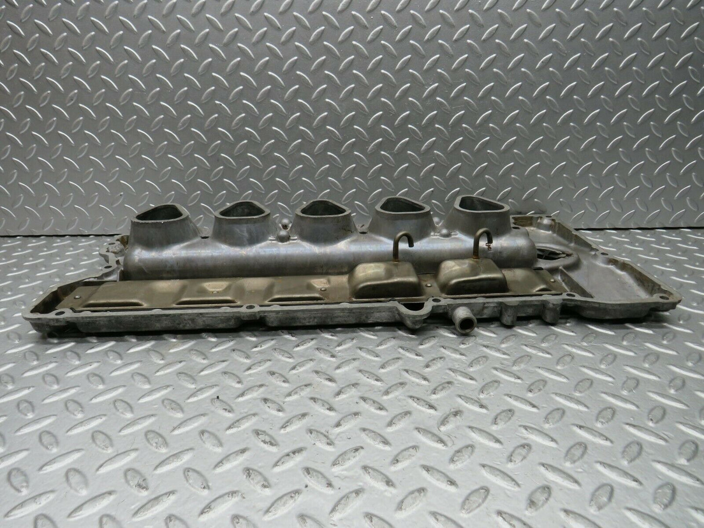 22232 Mercedes-Benz S123 280TE Wagon Cylinder Head Valve Cover 1100160905