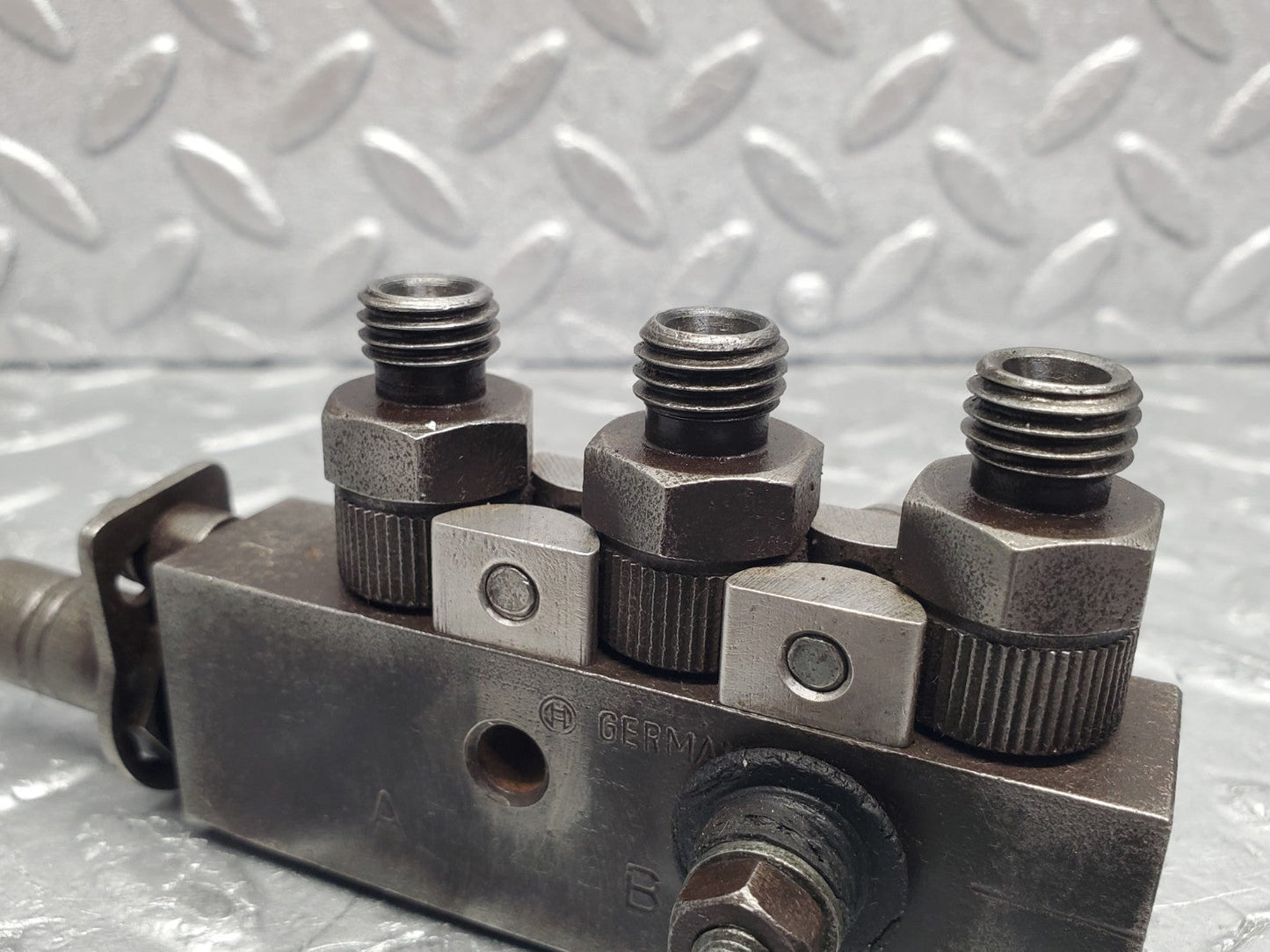 W112 injection distributor block used OEM