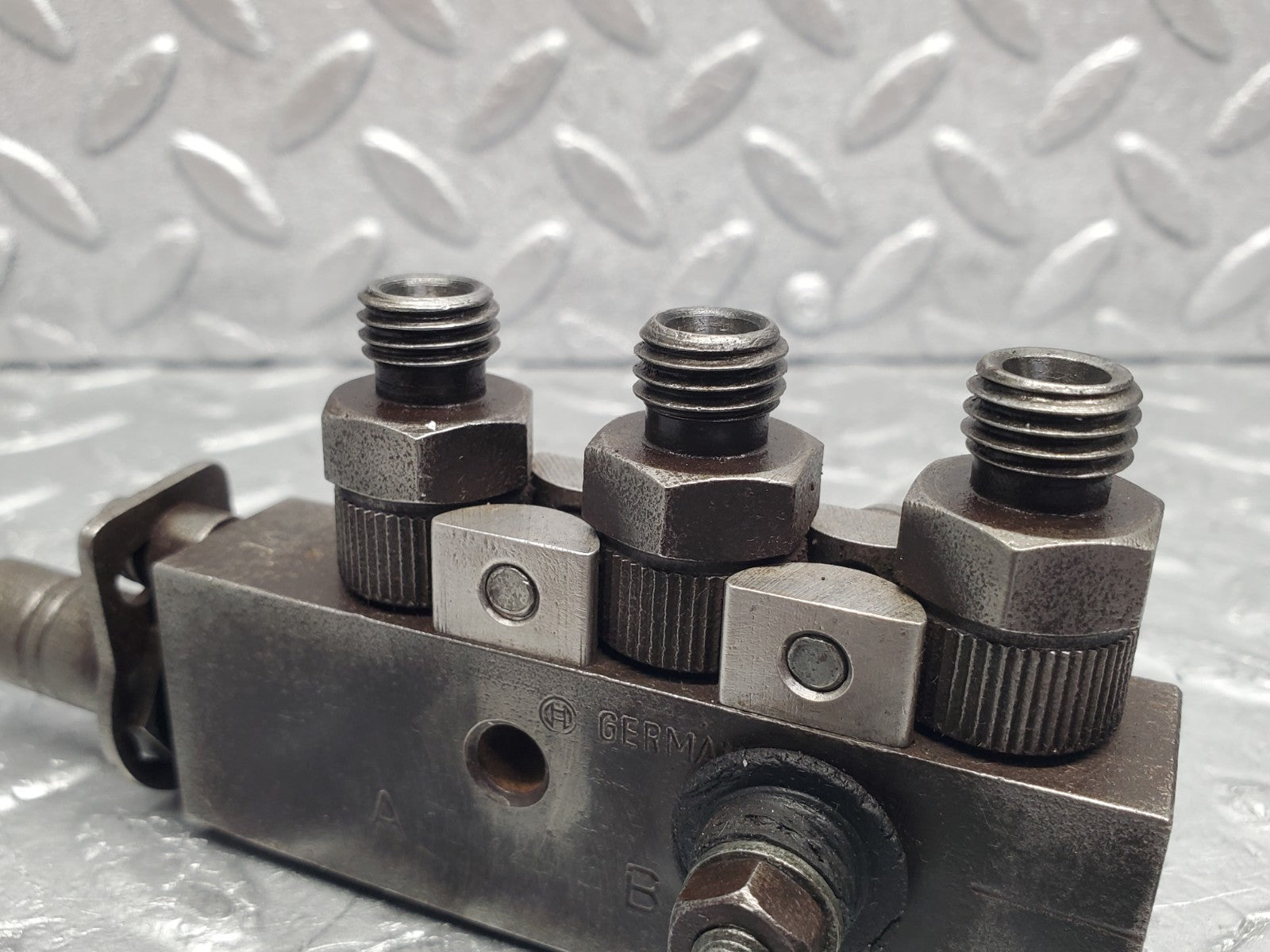 W112 injection distributor block used OEM